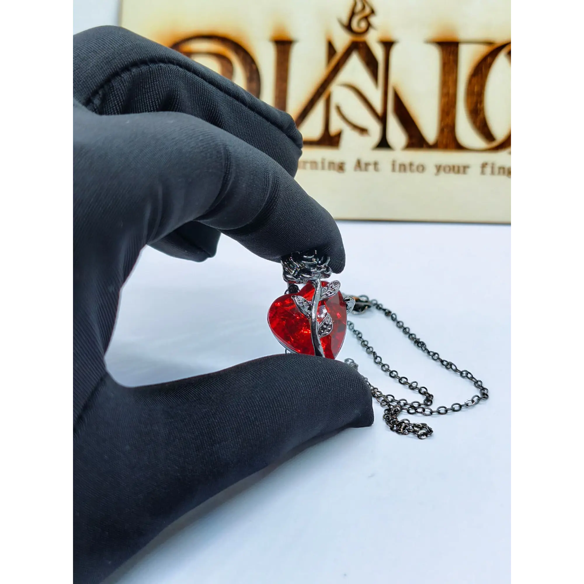 Collier cœur en cristal rouge avec rose noire/argent foncé 5