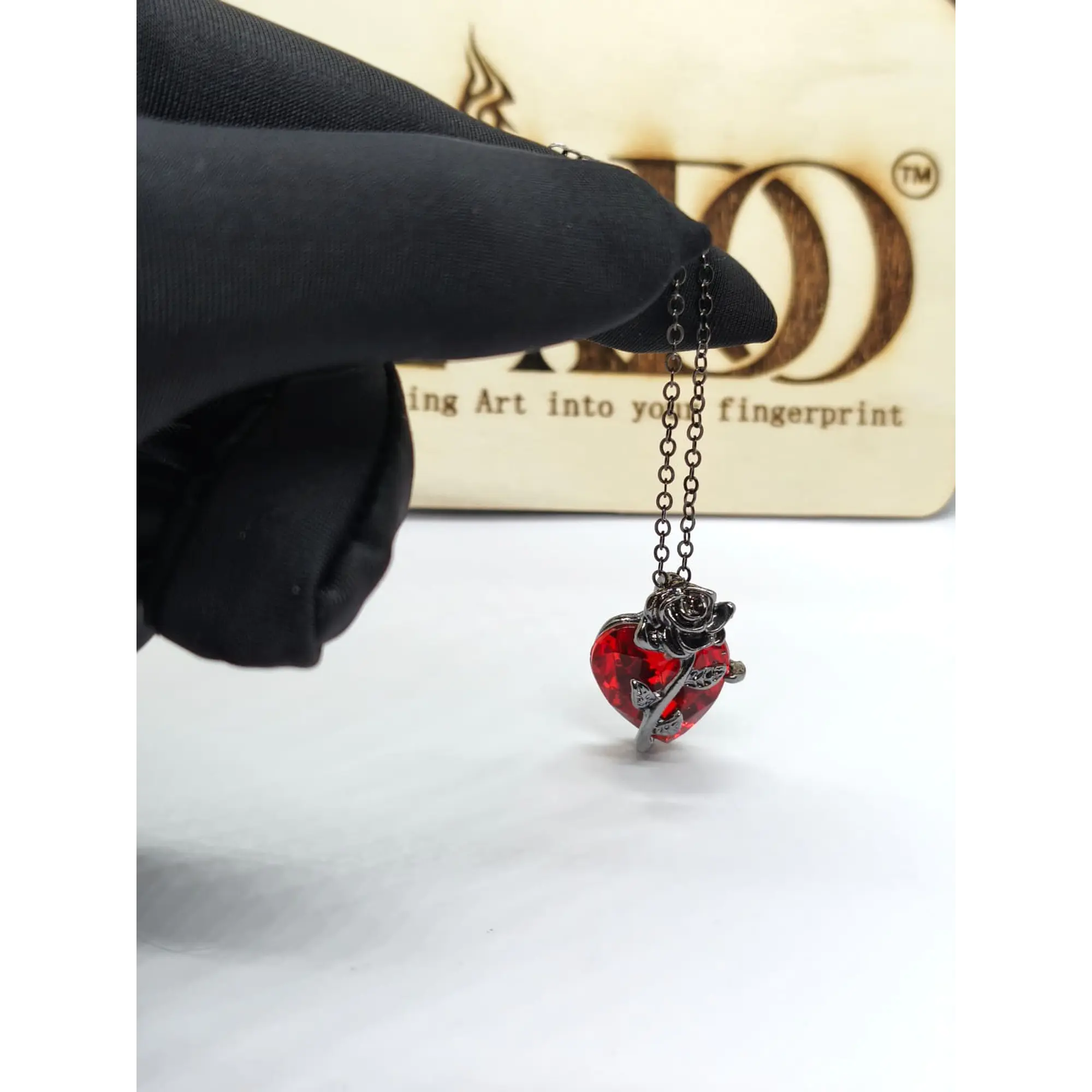 Collier cœur en cristal rouge avec rose noire/argent foncé 7