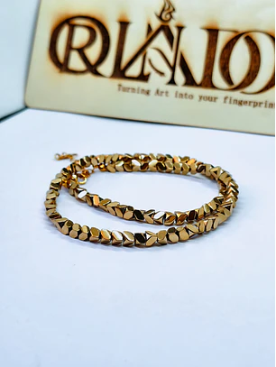 Colar e Pulseira Dupla em Hematite Dourada Geométrica – Riano