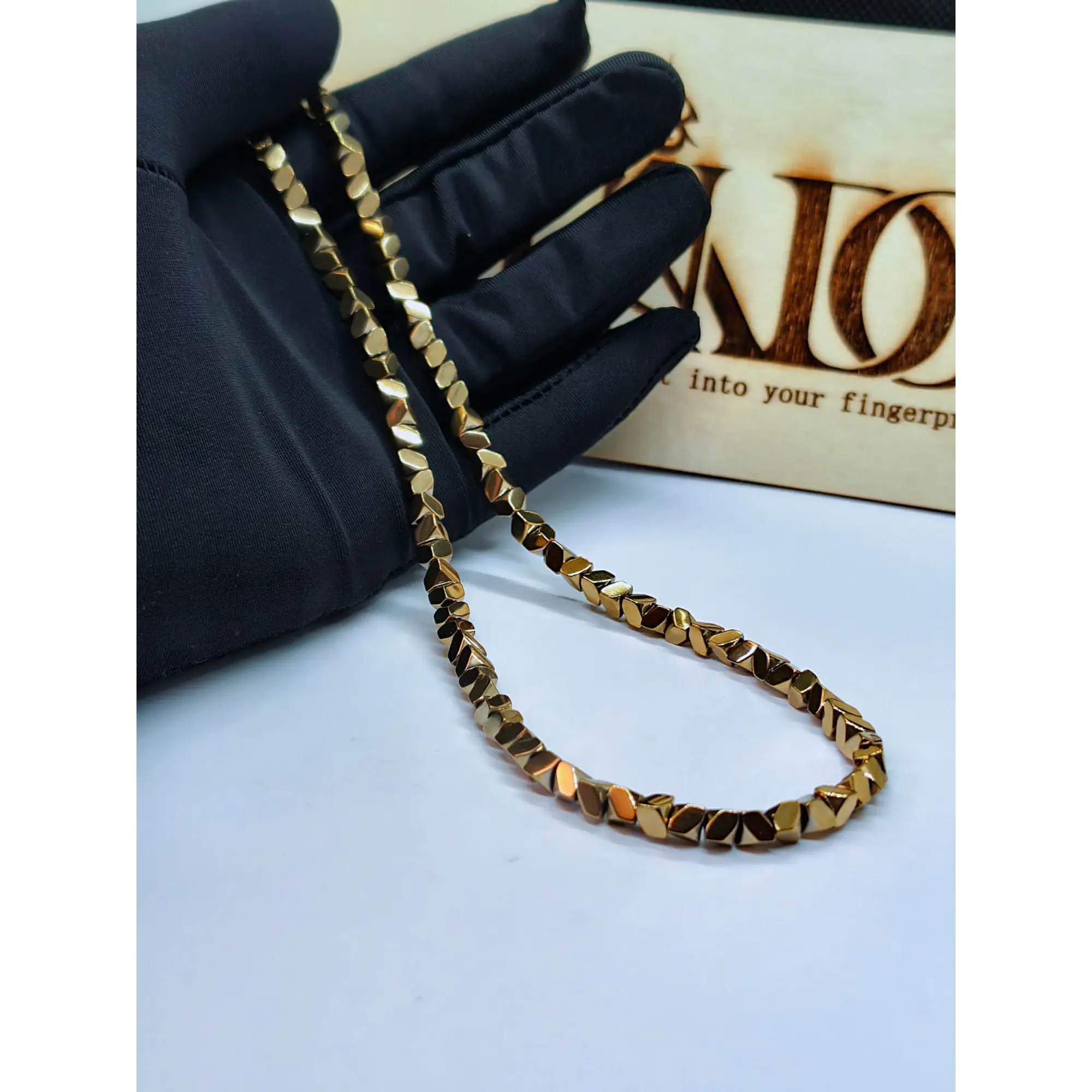 Colar e Pulseira Dupla em Hematite Dourada Geométrica – Riano 3
