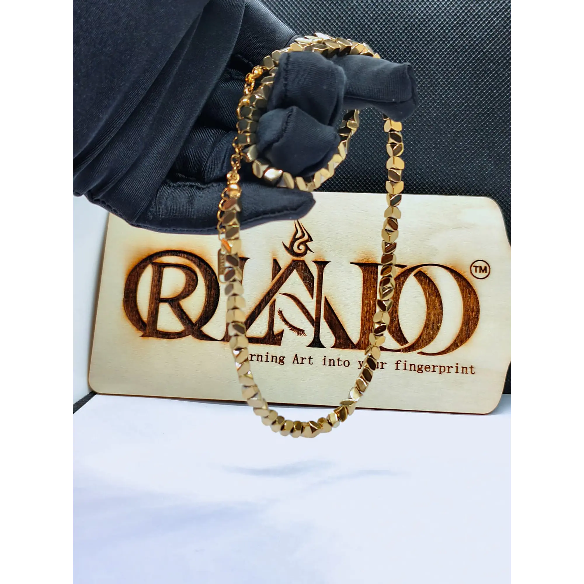 Colar e Pulseira Dupla em Hematite Dourada Geométrica – Riano 2