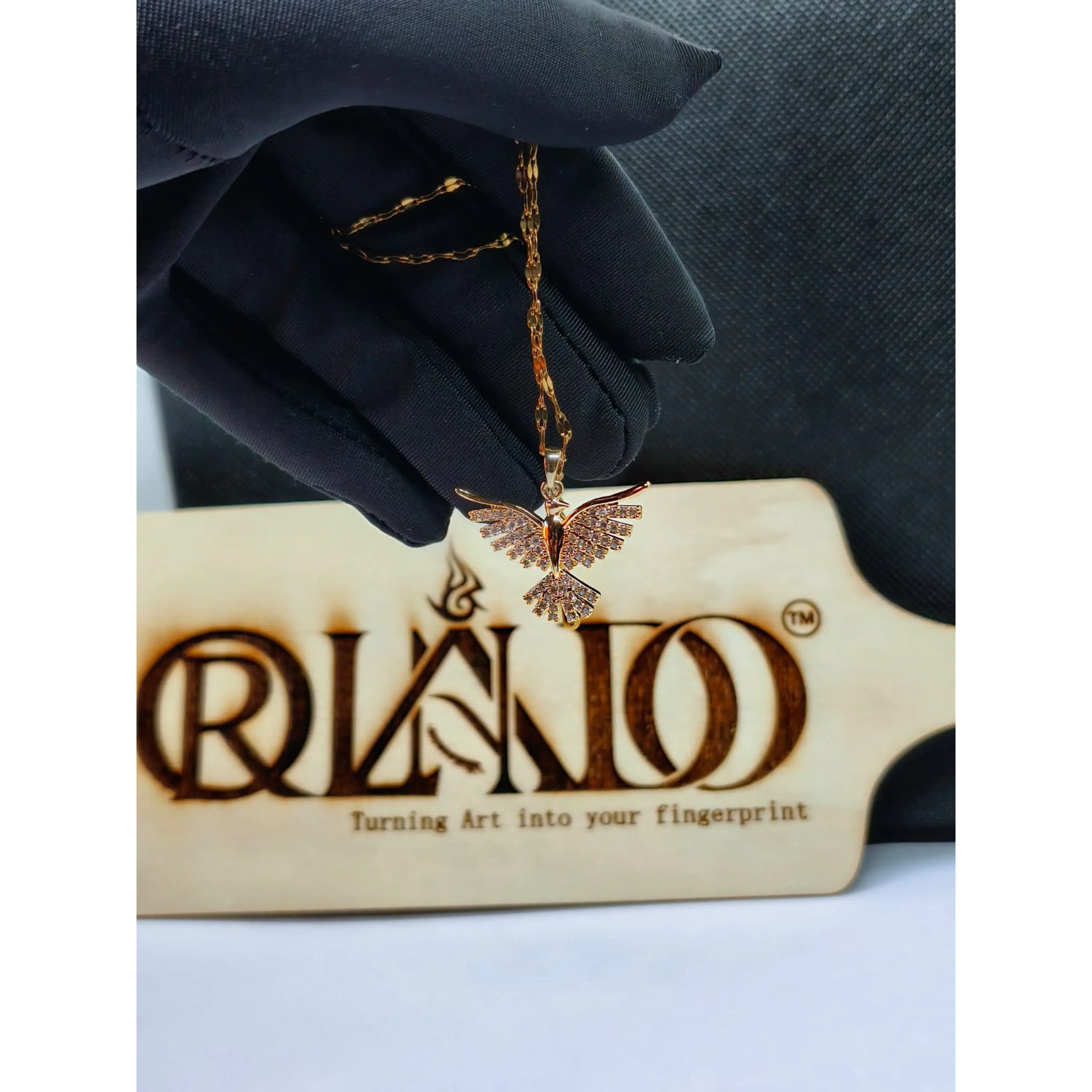 Colar Espírito Santo em Ouro (Pendente Ave Cravejado com Zircónias) 9