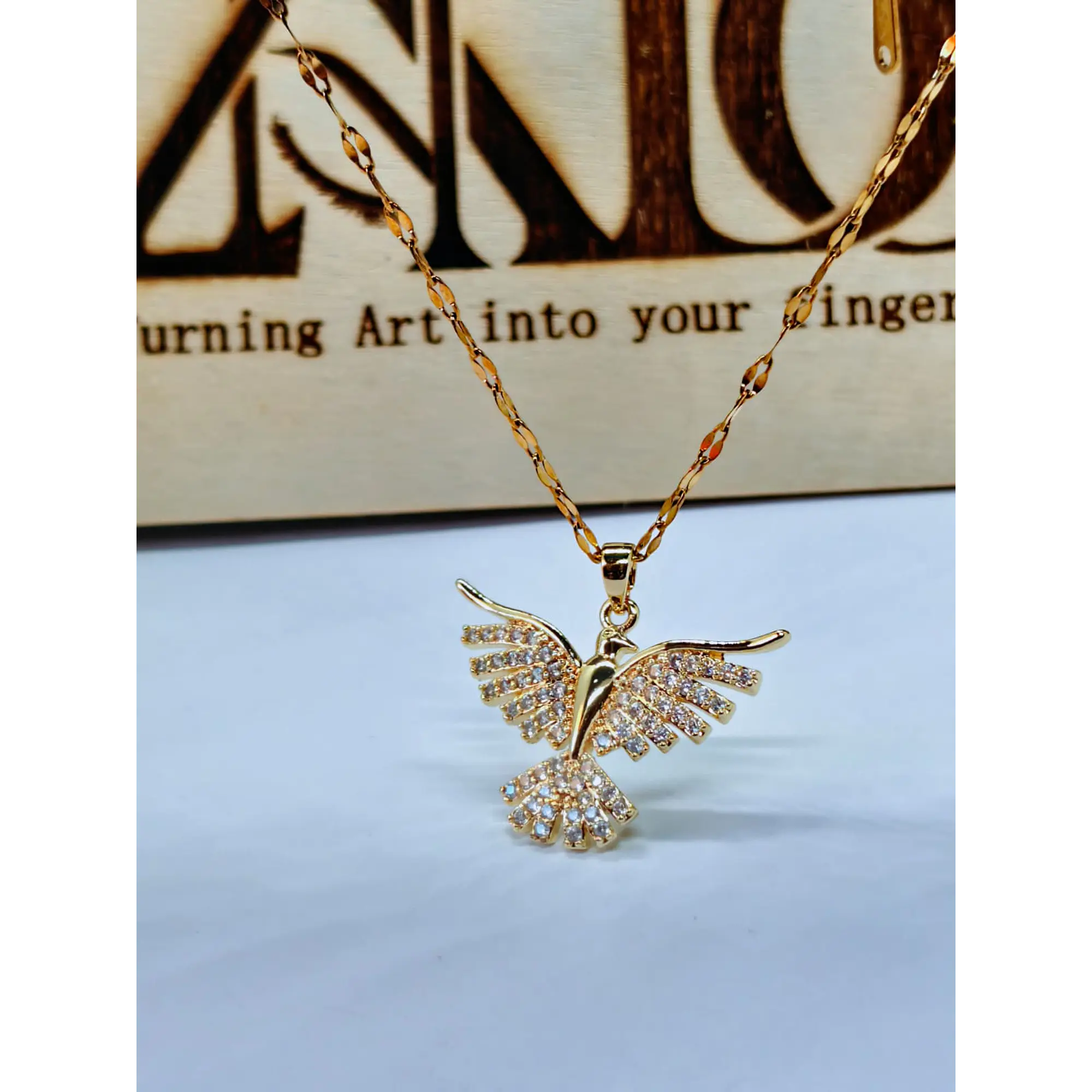 Colar Espírito Santo em Ouro (Pendente Ave Cravejado com Zircónias) 1
