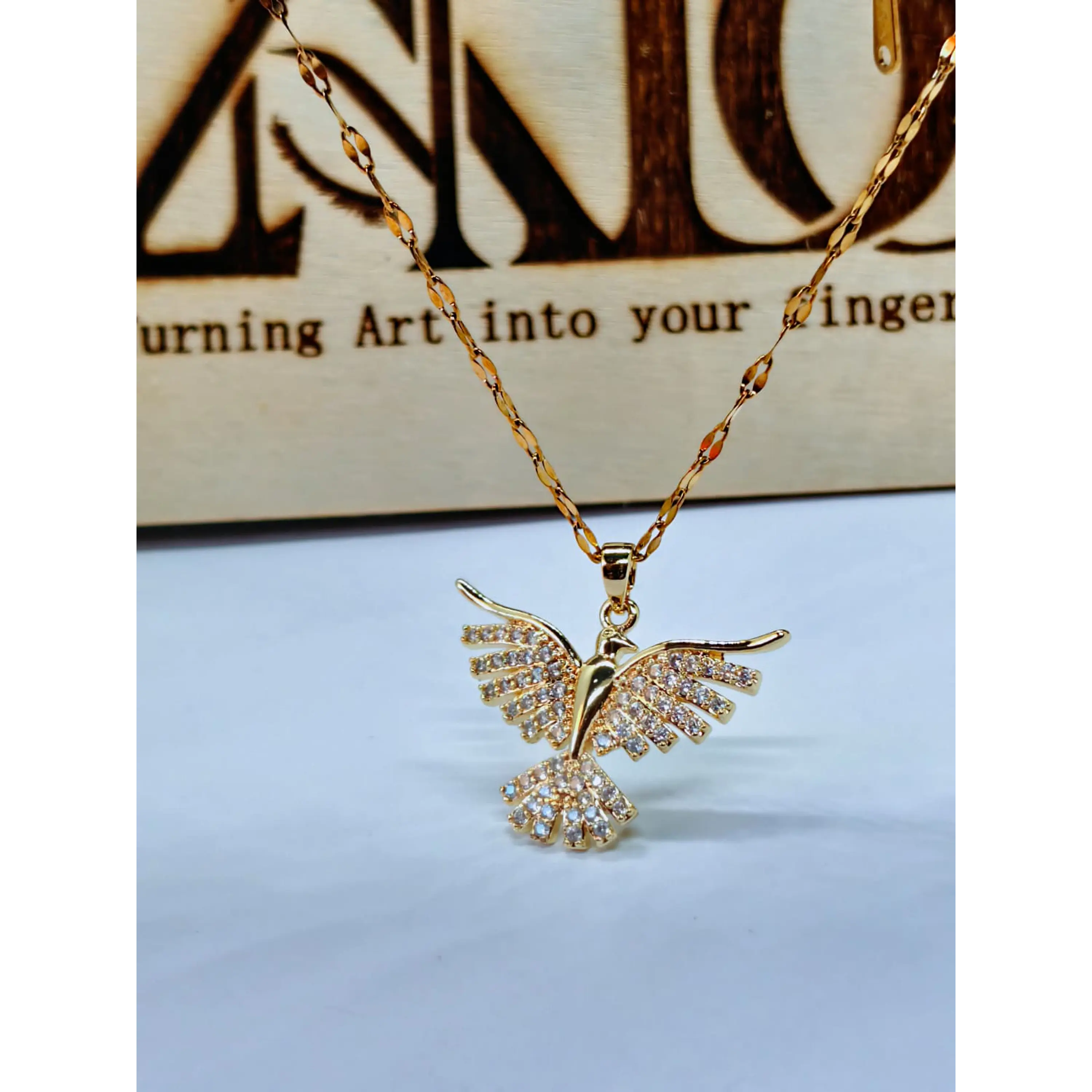 Colar Espírito Santo em Ouro (Pendente Ave Cravejado com Zircónias) 1