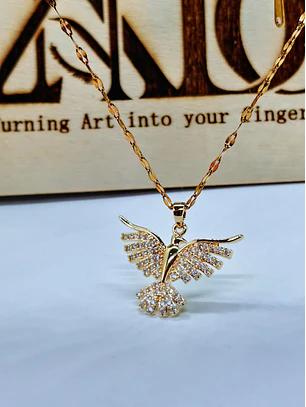 Colar Espírito Santo em Ouro (Pendente Ave Cravejado com Zircónias)