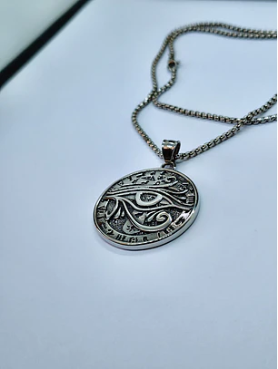 Corrente com Medalhão Hórus em aço inoxidável 316 L 