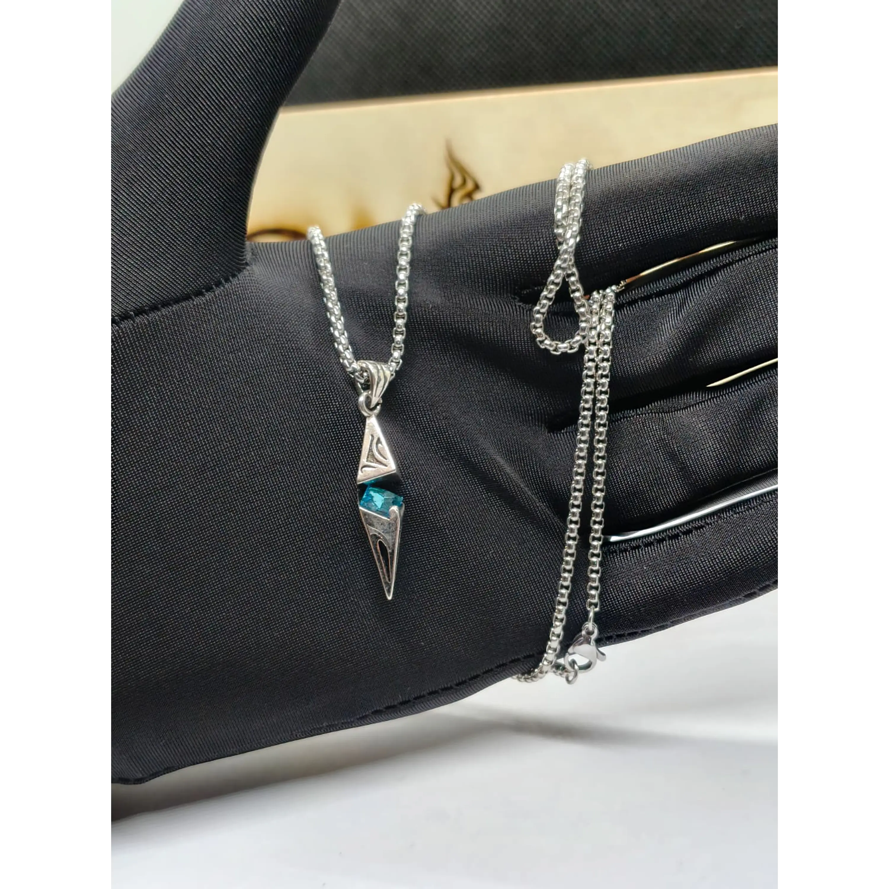 Collier avec pendentif double géométrique et cristal bleu turquoise 2