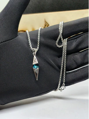 Colar com Pendente Geométrico Duplo e Cristal Azul Turquesa