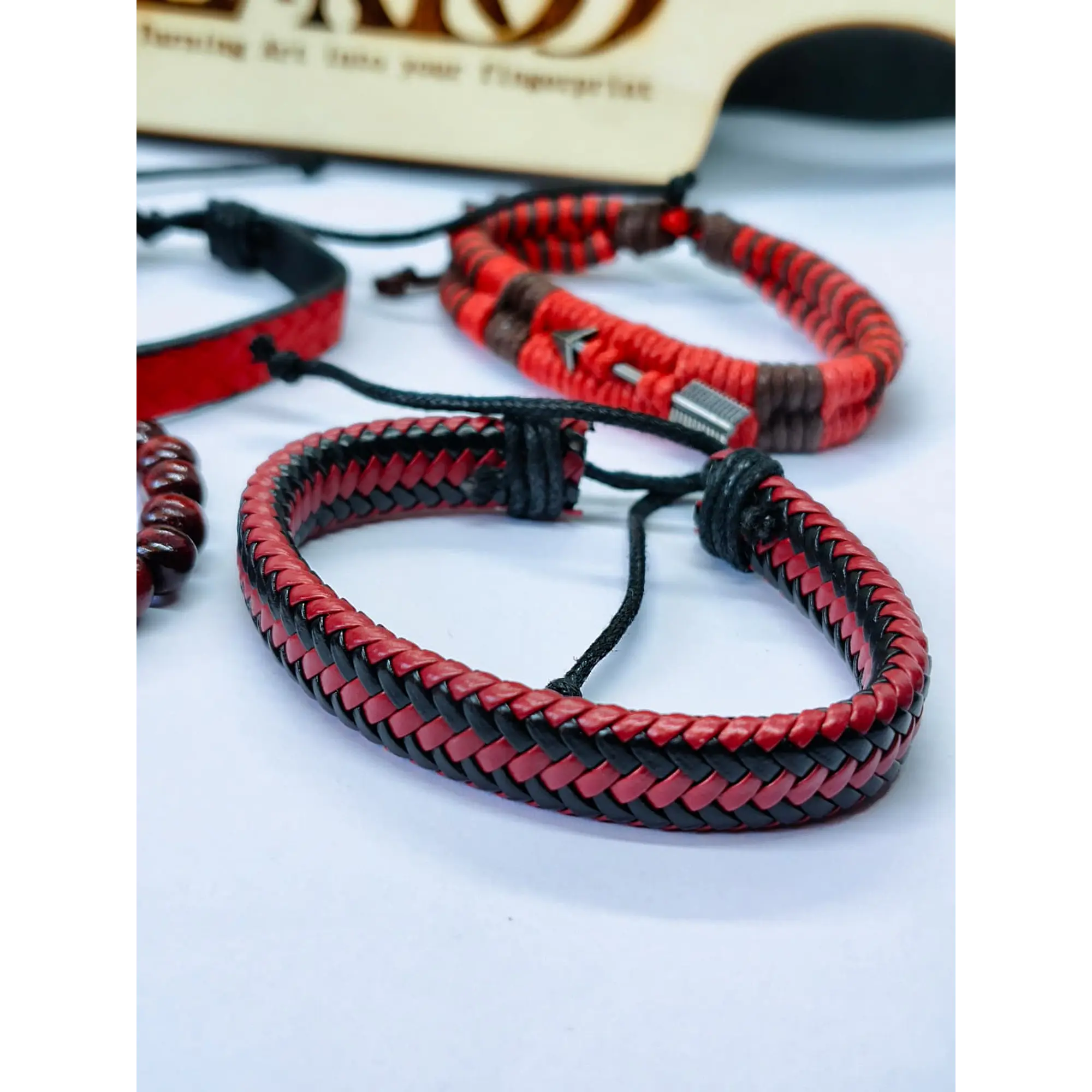 Conjunto de Pulseiras Artesanais – Vermelho e Preto (4 Unidades) 5