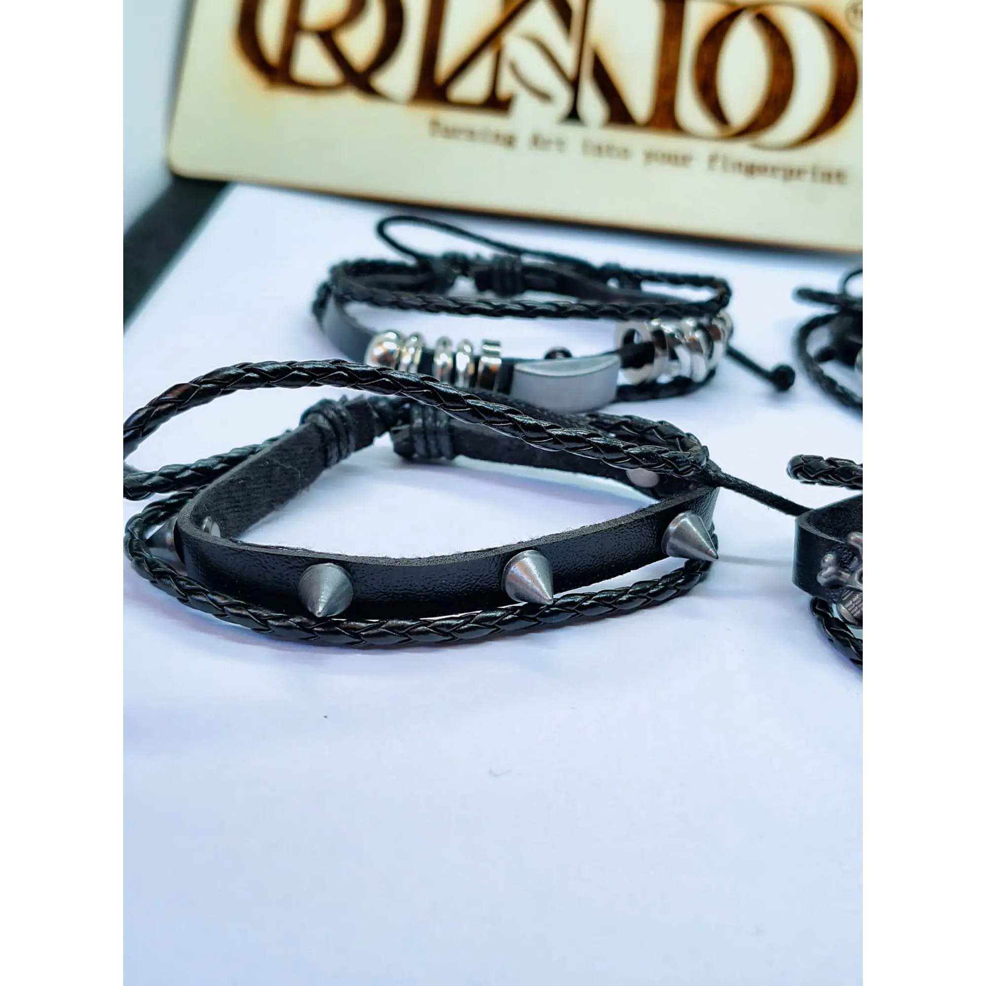 Pack 4 Pulseiras de Couro Sintético Ajustáveis – Estilo Punk, Rock e Casual (Preto) 4