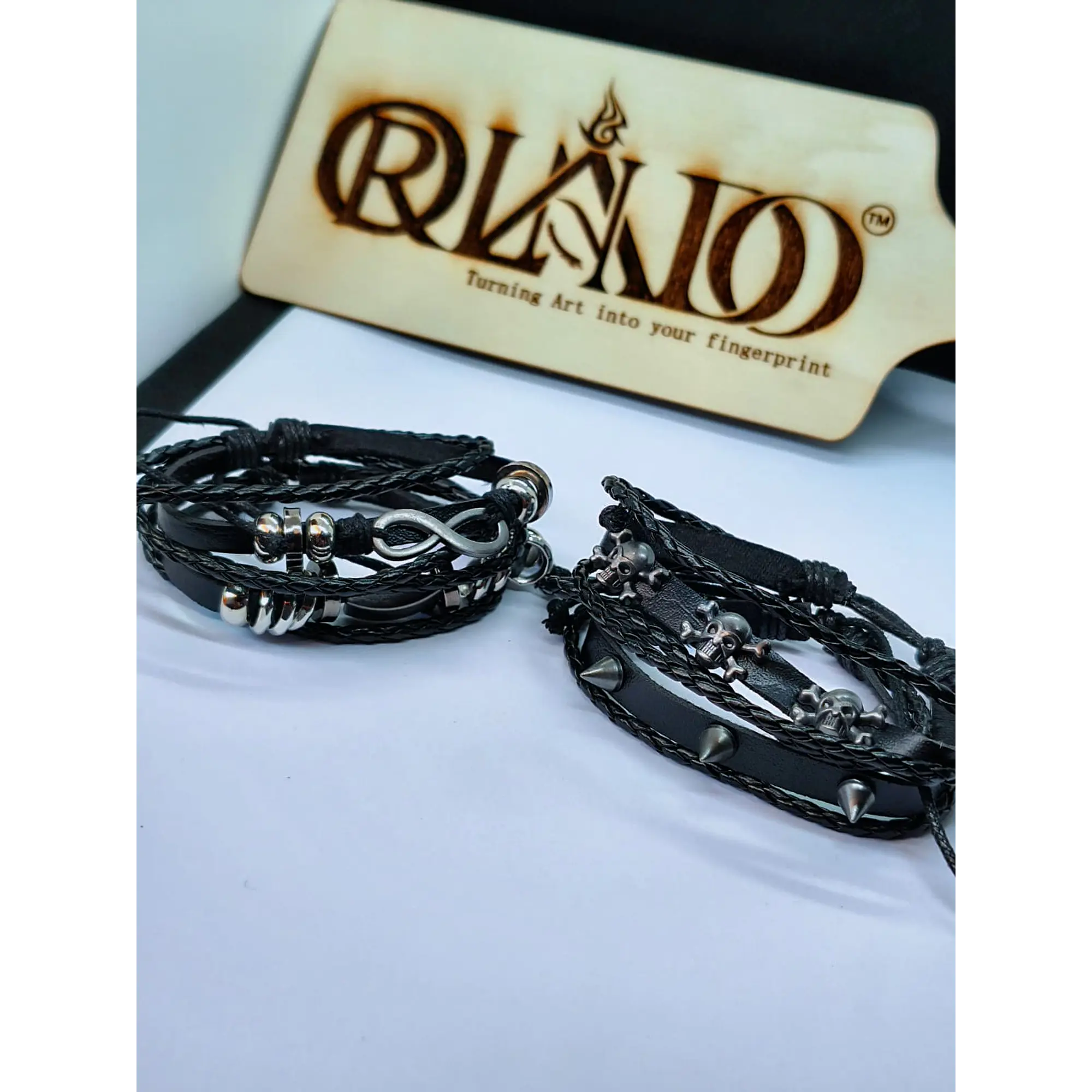 Pack 4 Pulseiras de Couro Sintético Ajustáveis – Estilo Punk, Rock e Casual (Preto) 1