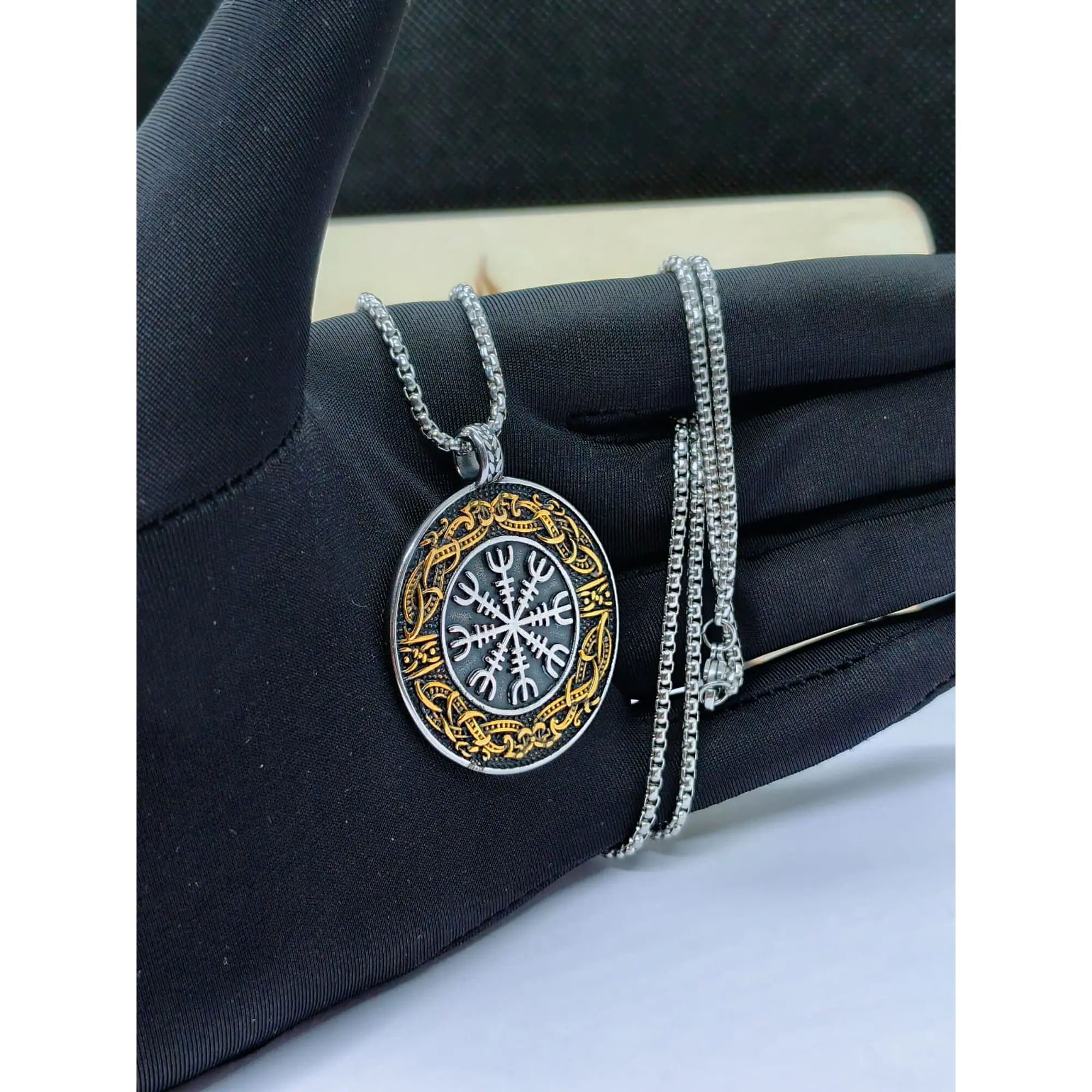 Colar Amuleto Viking Helm of Awe com Inscrição Valhalla – Aço Inoxidável 7