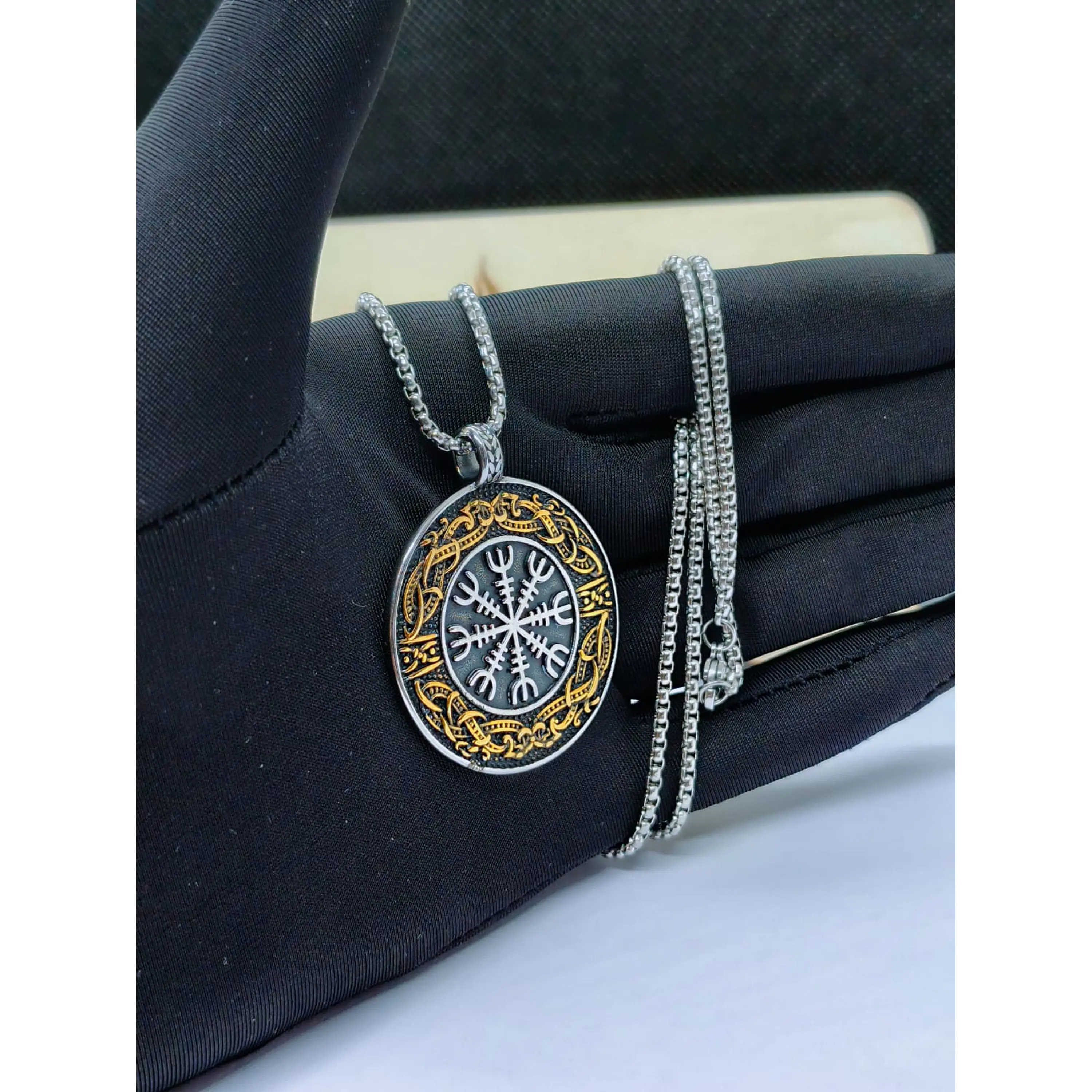 Colar Amuleto Viking Helm of Awe com Inscrição Valhalla – Aço Inoxidável 7