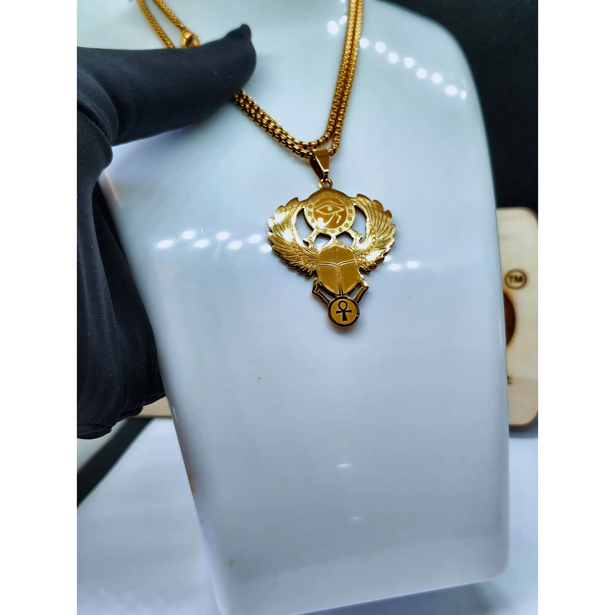 Colar Escaravelho Egípcio Alado com Olho de Hórus e Ankh 10