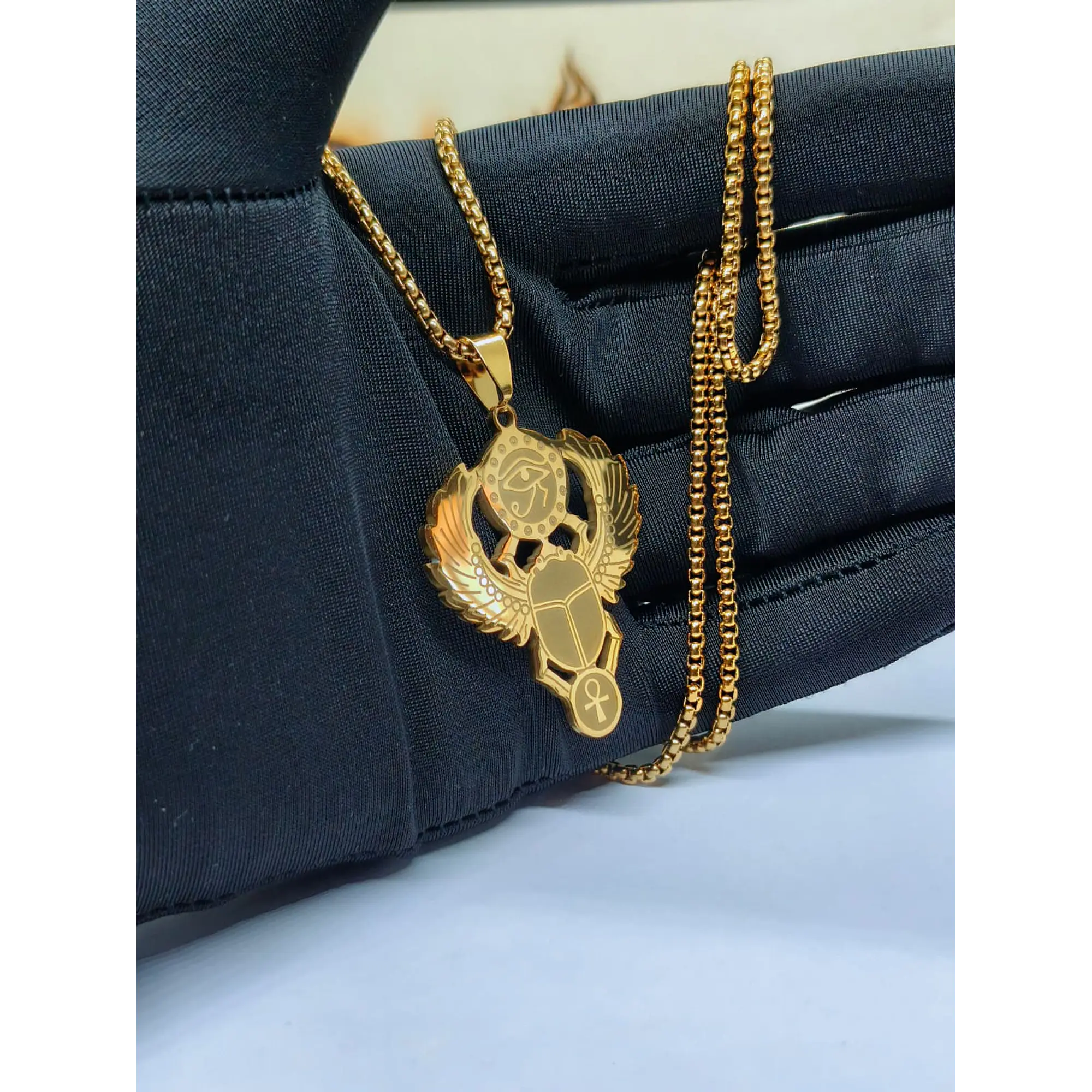 Colar Escaravelho Egípcio Alado com Olho de Hórus e Ankh 1