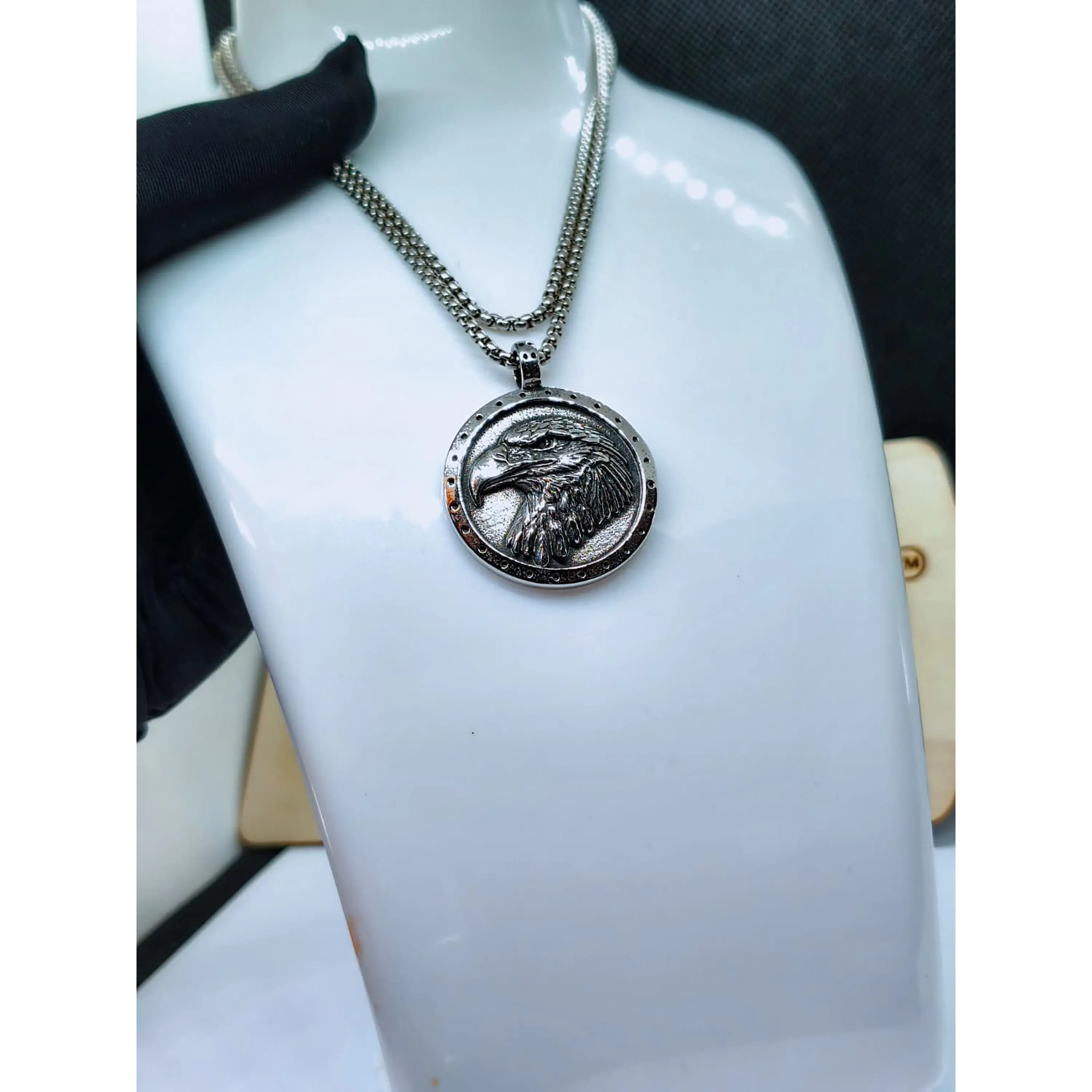 Colar com Medalha de Águia em Aço Inoxidável 3