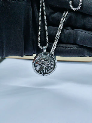 Colar com Medalha de Águia em Aço Inoxidável