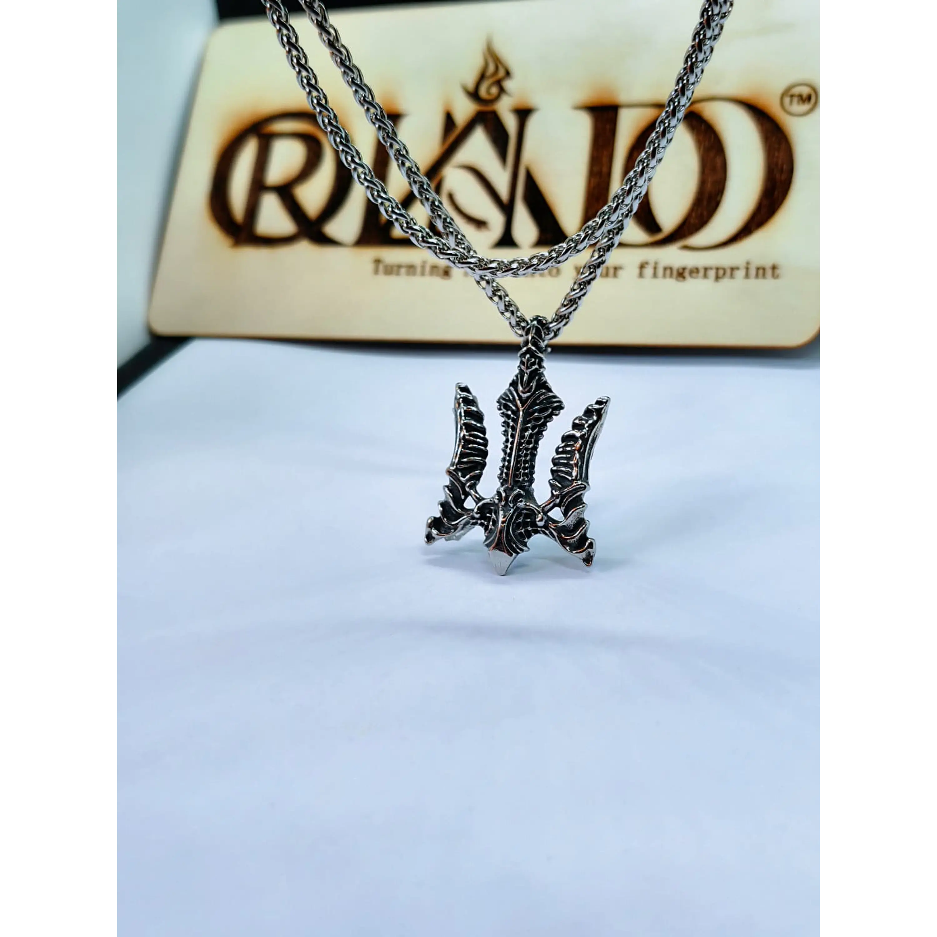 Colar Tridente de Poseidon Texturado – Estilo Dark & Urbano 3