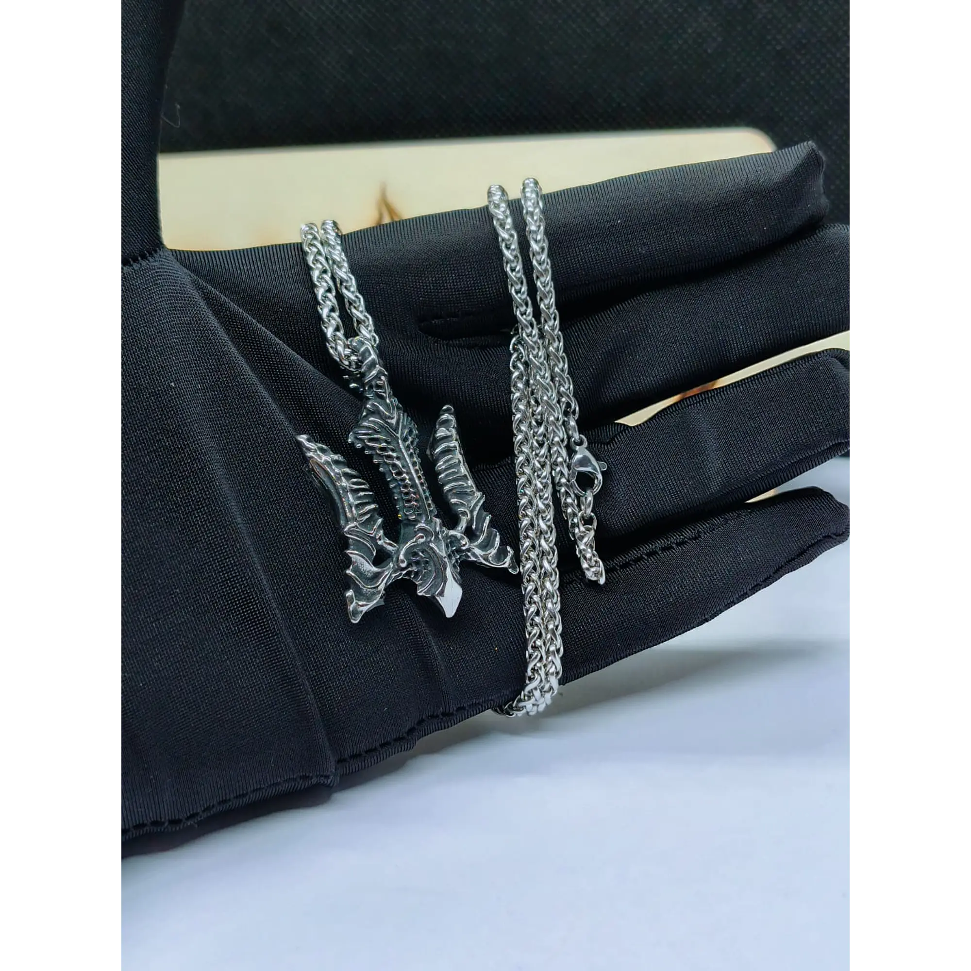 Colar Tridente de Poseidon Texturado – Estilo Dark & Urbano 2