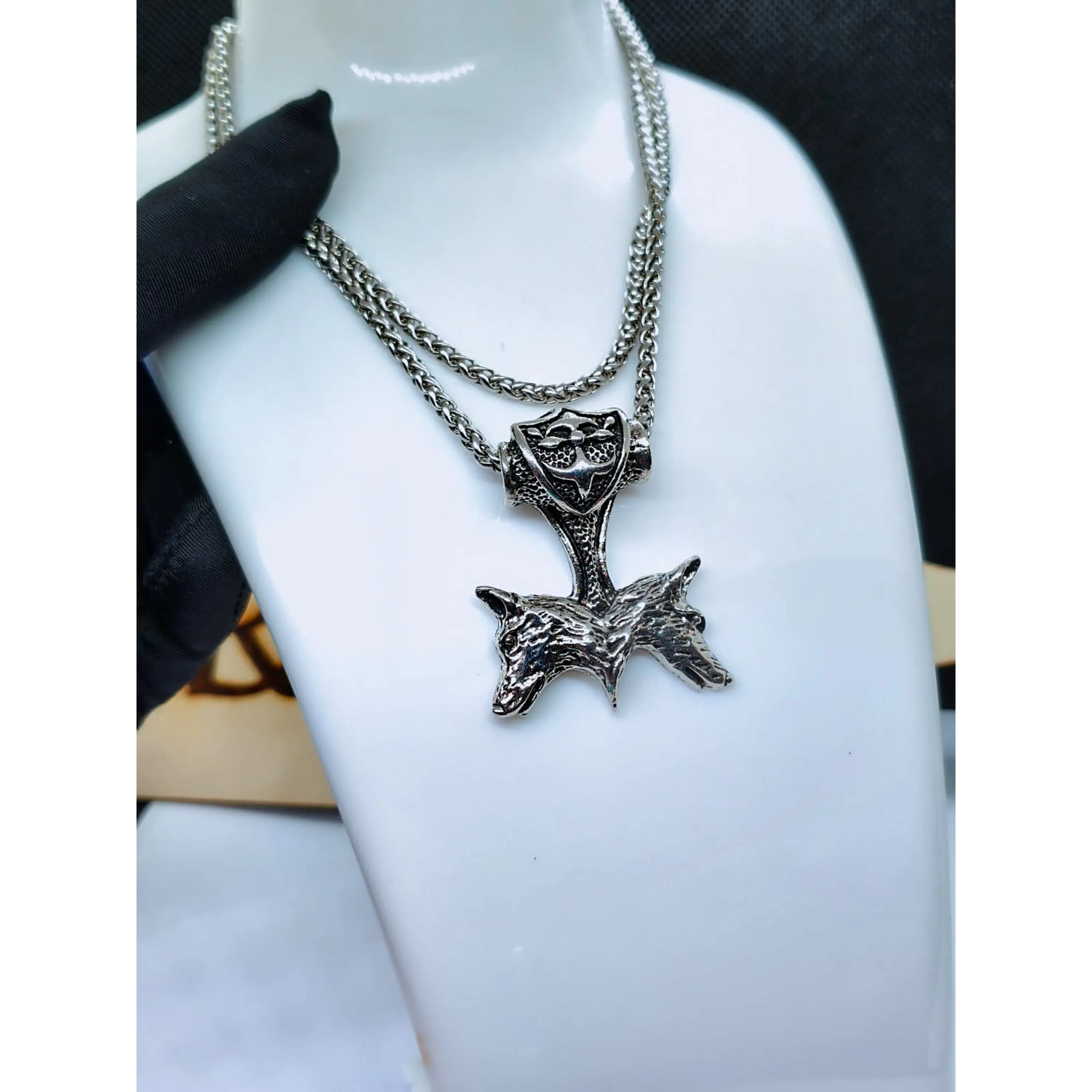 Colar Viking Mjölnir e Lobos – Corrente Espiga em Aço Prateado 3