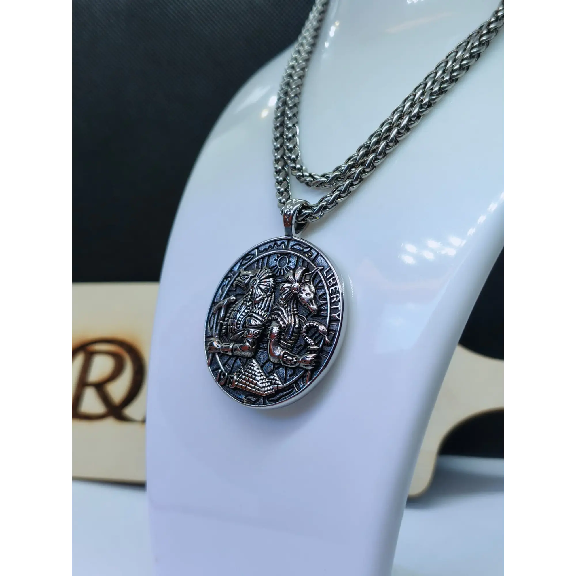 Medalha Mitologia Egípcia e Anunnaki – Prateado em Aço Inoxidável 7