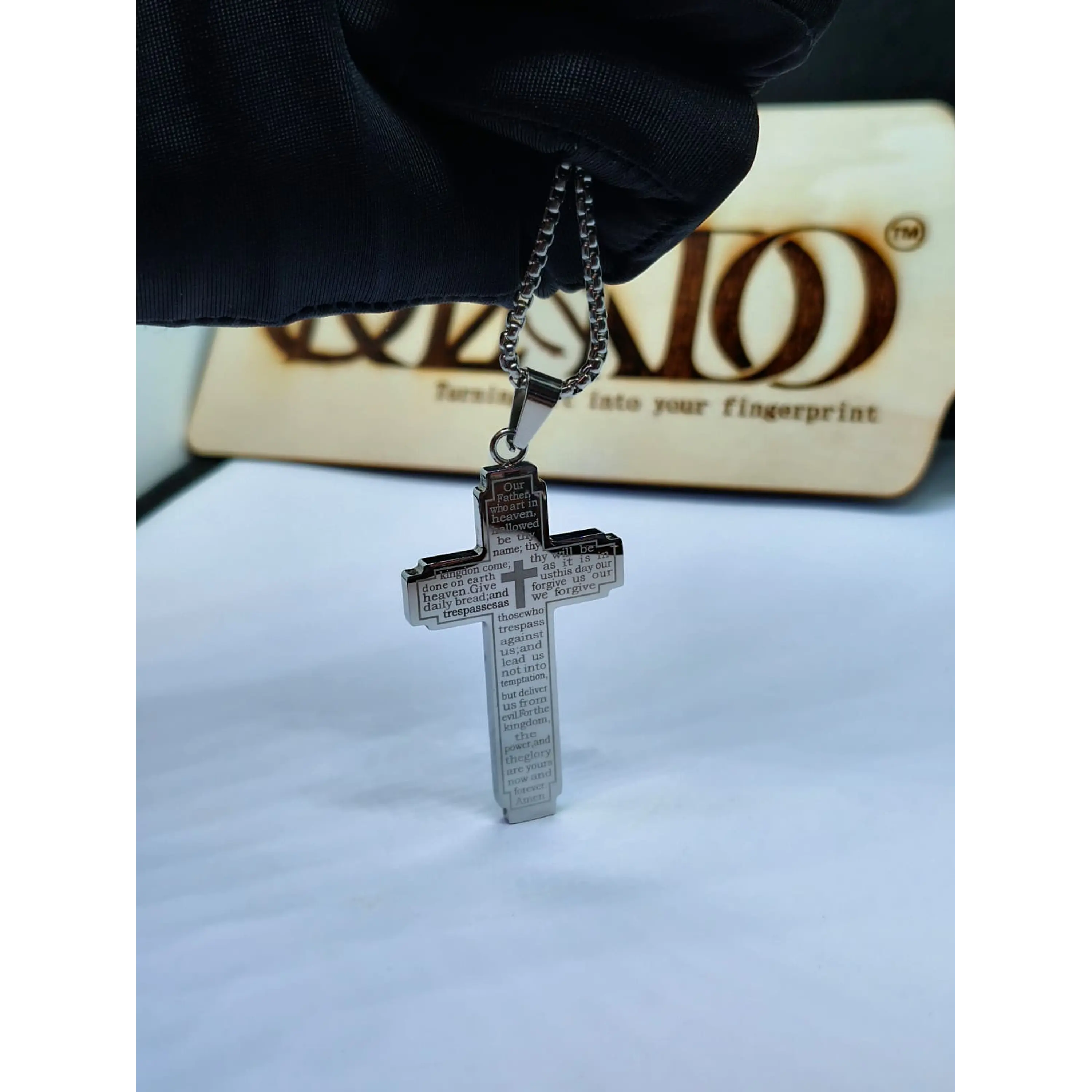 Colar com Pendente Cruz e Oração 