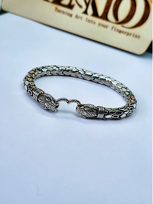 Bracelete Serpente Prateada com Zircónias Azuis