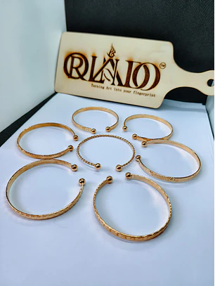 Coleção de 7 Pulseiras Douradas 
