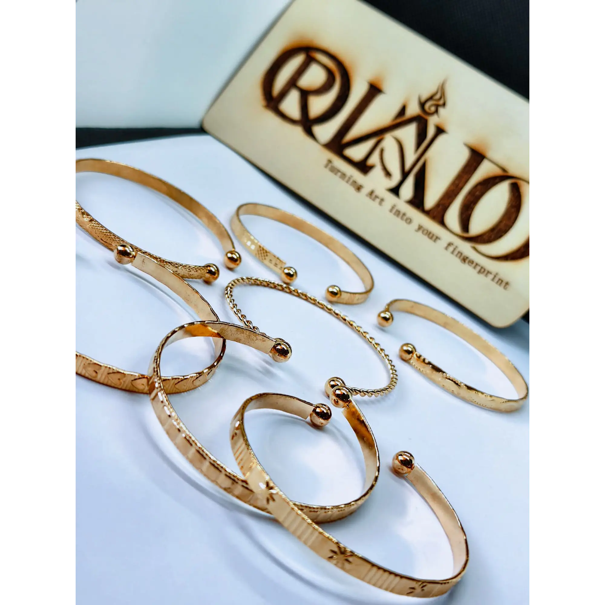 Coleção de 7 Pulseiras Douradas  3