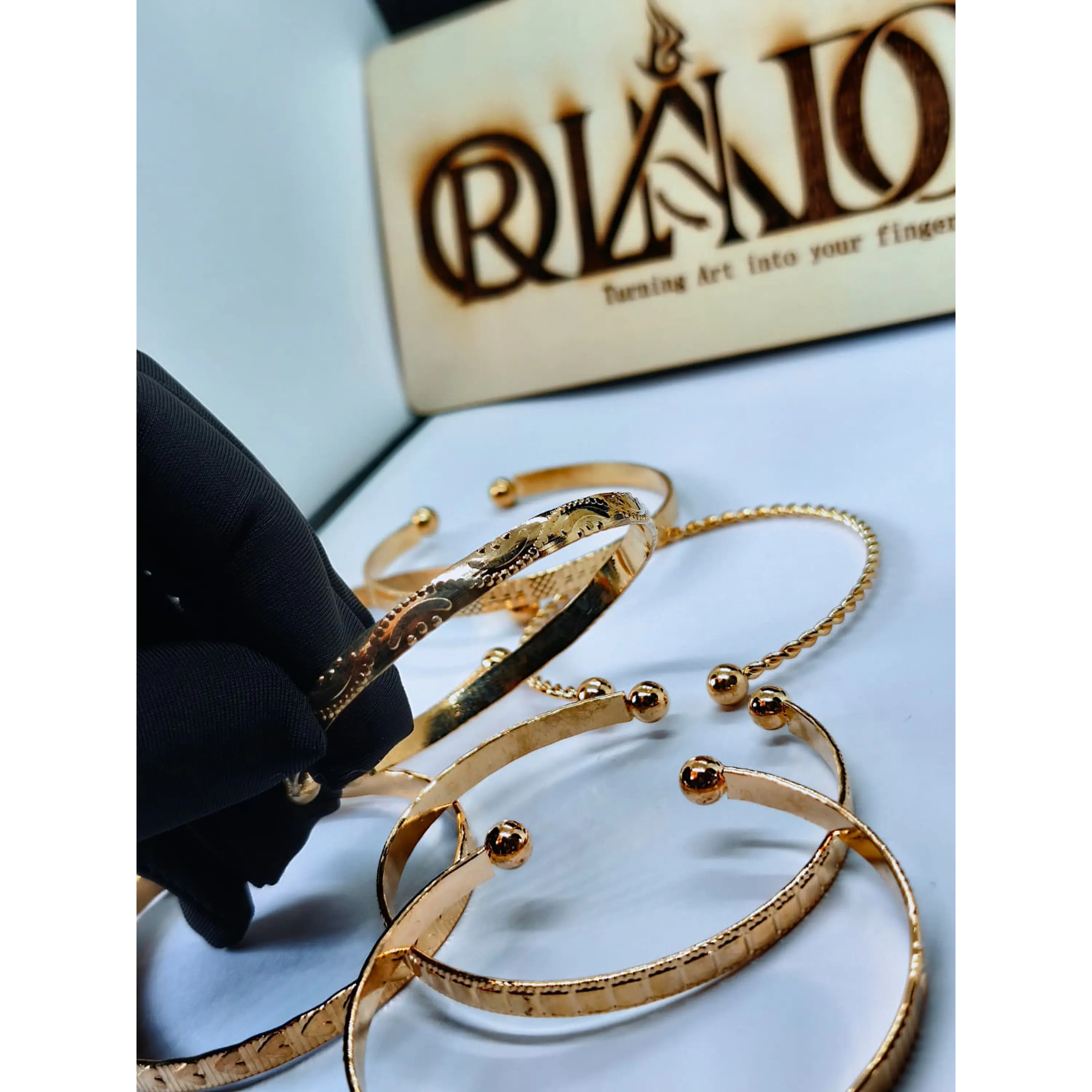 Coleção de 7 Pulseiras Douradas  5