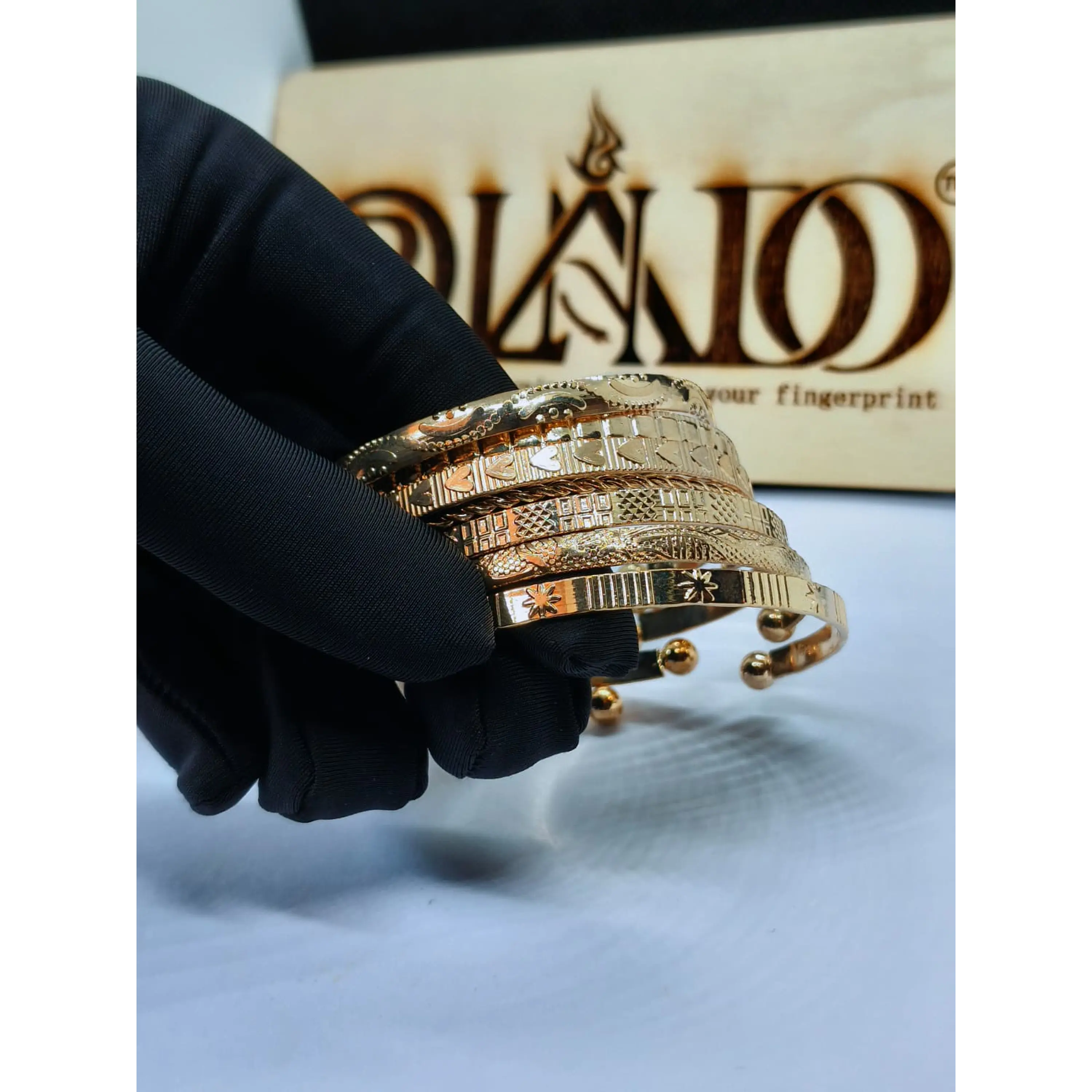 Coleção de 7 Pulseiras Douradas  7
