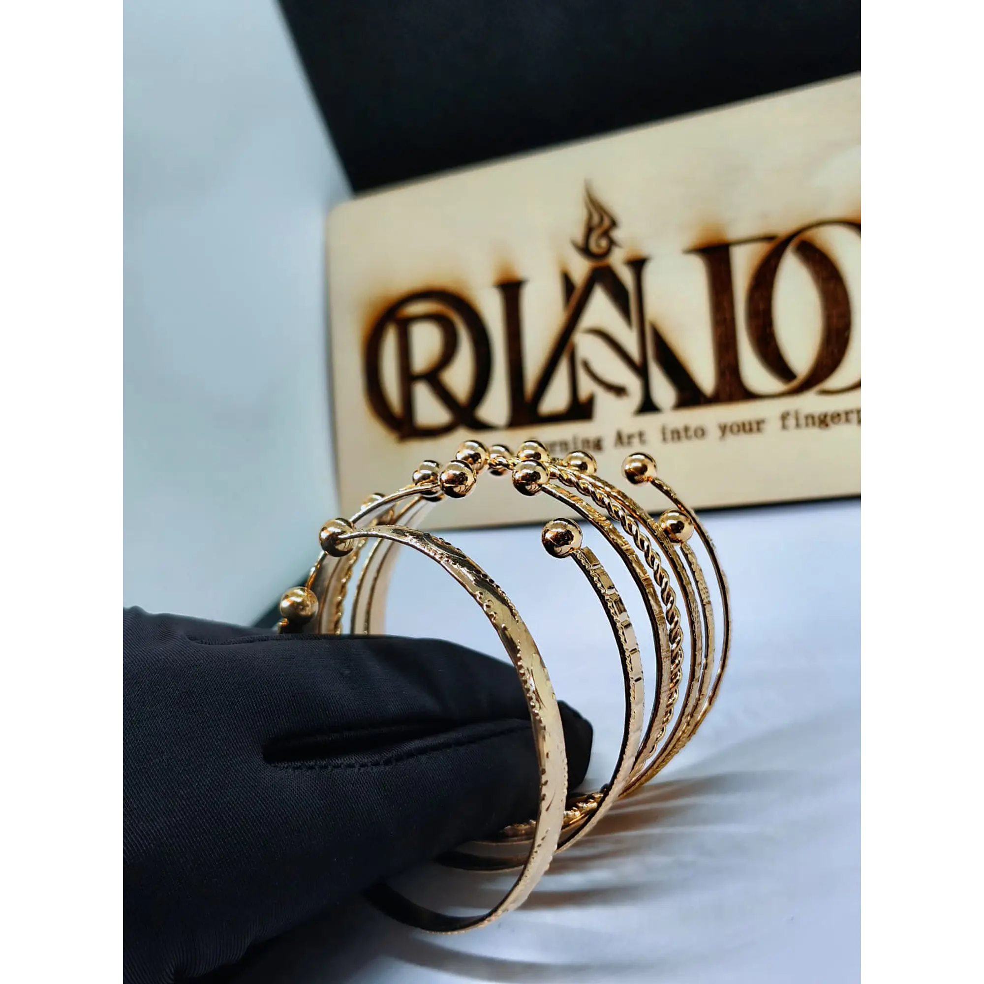 Coleção de 7 Pulseiras Douradas  8