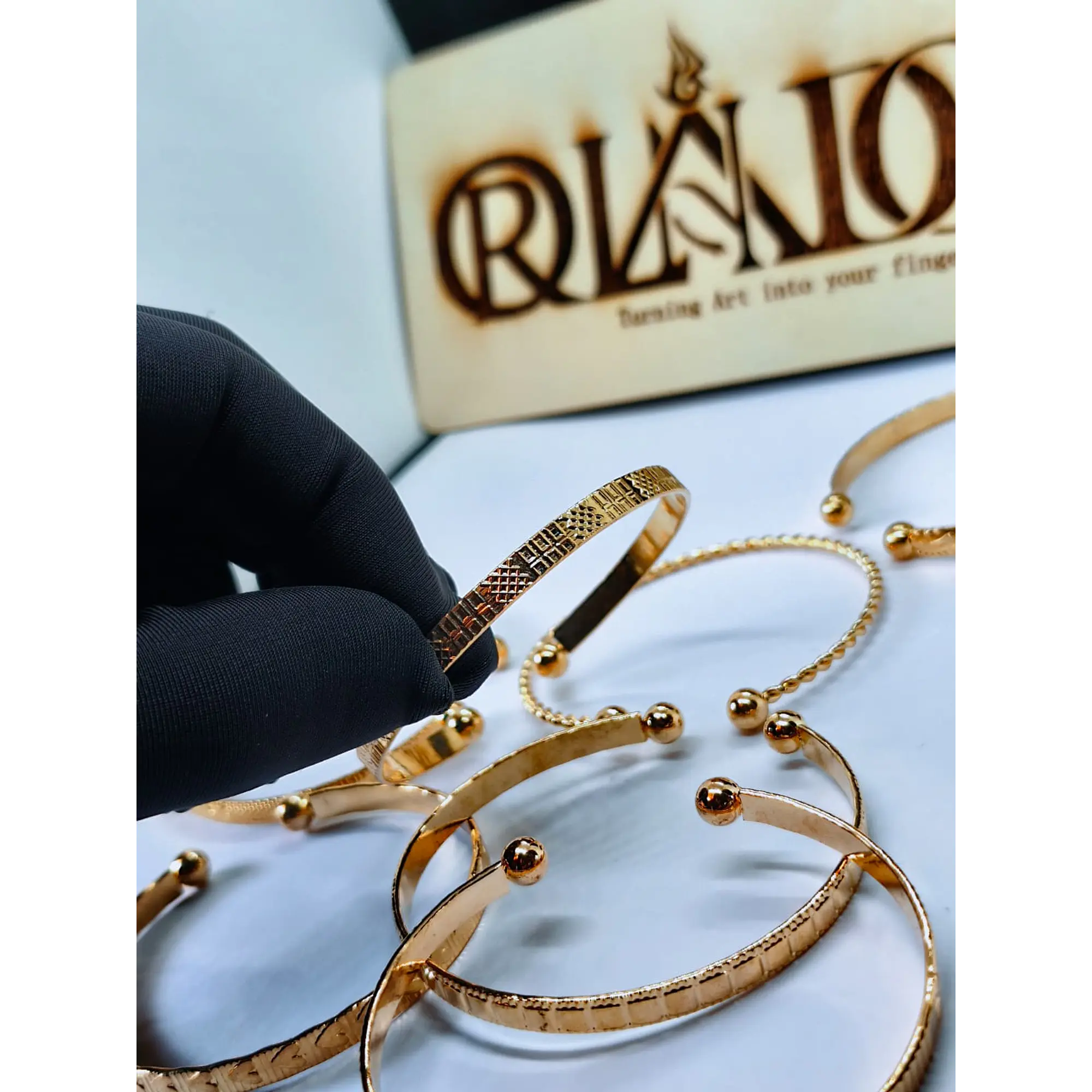 Coleção de 7 Pulseiras Douradas  9
