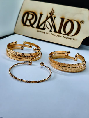 Coleção de 7 Pulseiras Douradas 