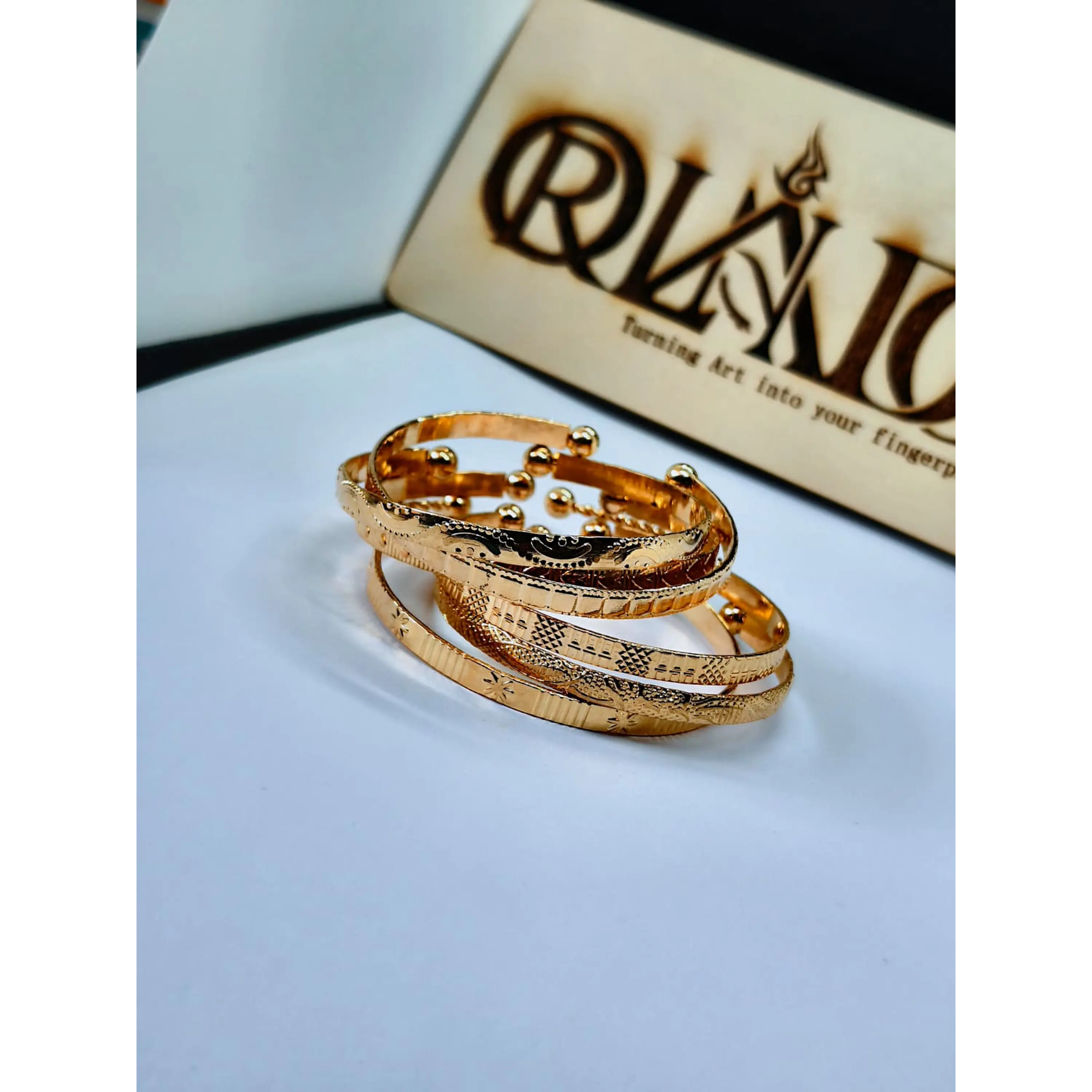 Coleção de 7 Pulseiras Douradas  10