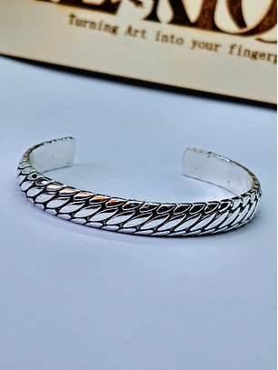 Bracelete Ajustável Trançada em Prateado