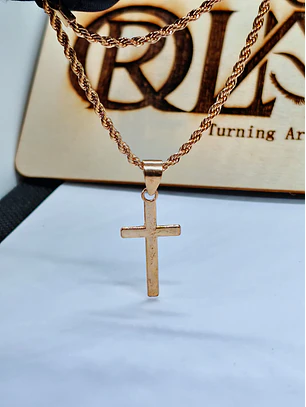 Colar Dourado com Pendente Cruz