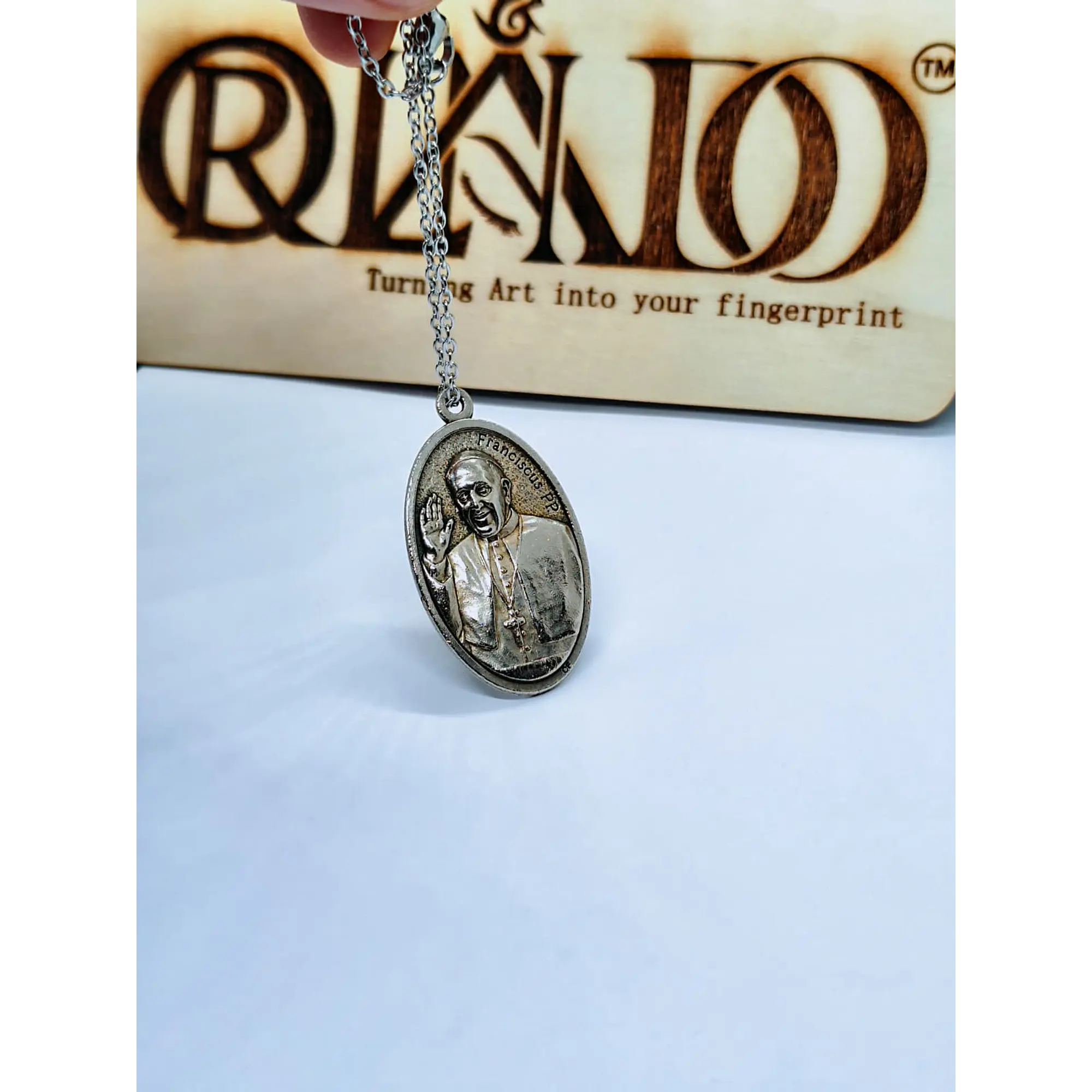 Colar com Medalha Papa Francisco & Vaticano 4