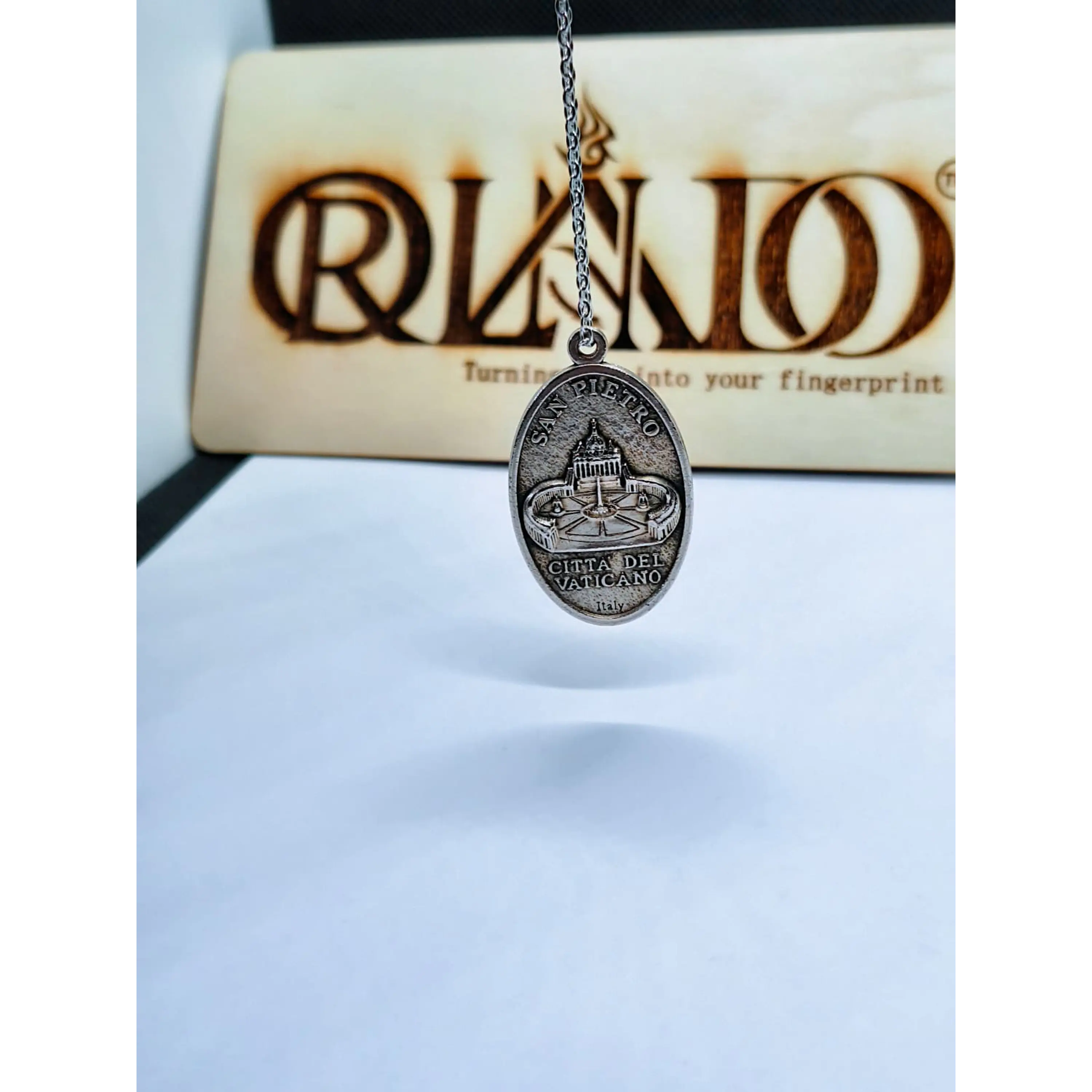 Colar com Medalha Papa Francisco & Vaticano 5