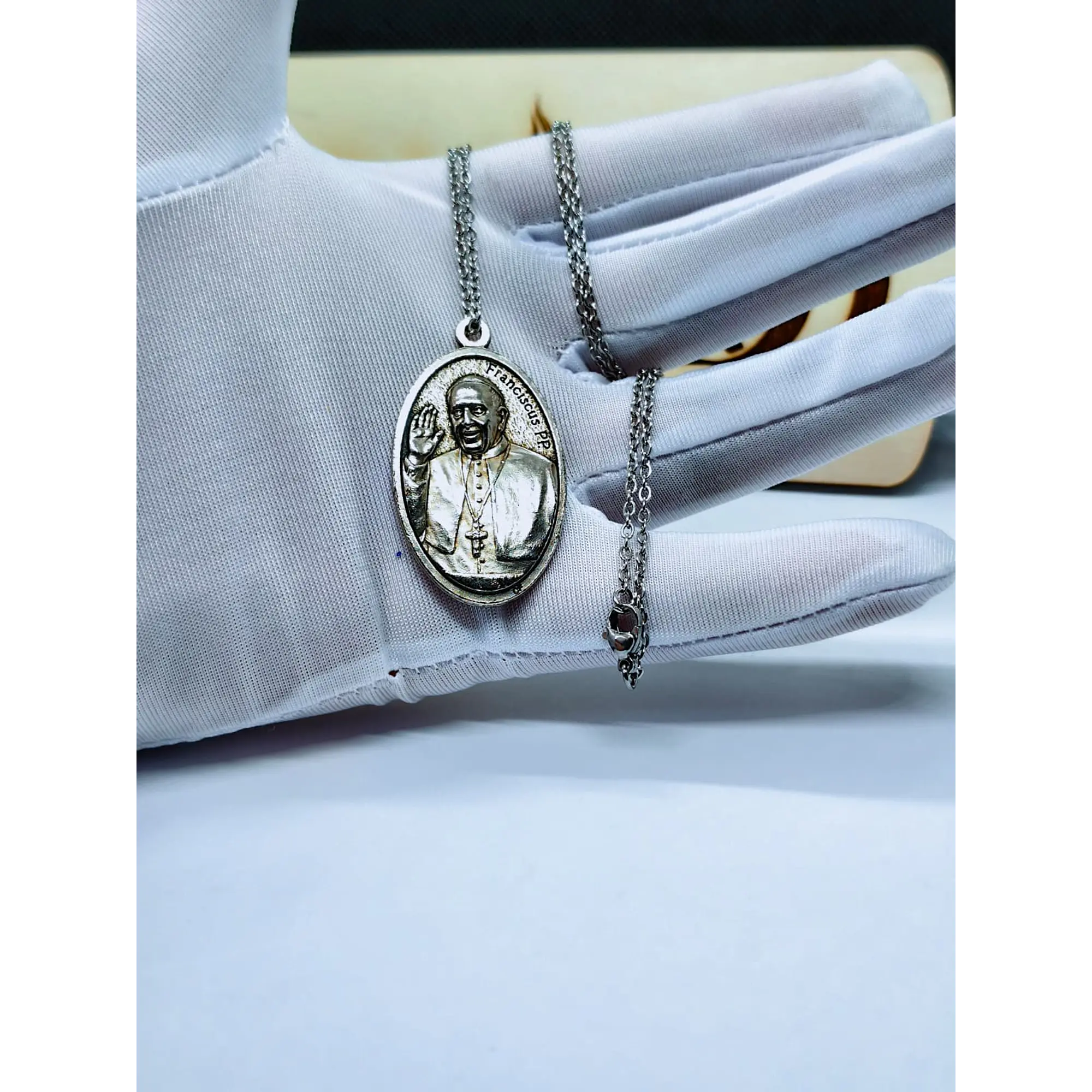 Colar com Medalha Papa Francisco & Vaticano 1