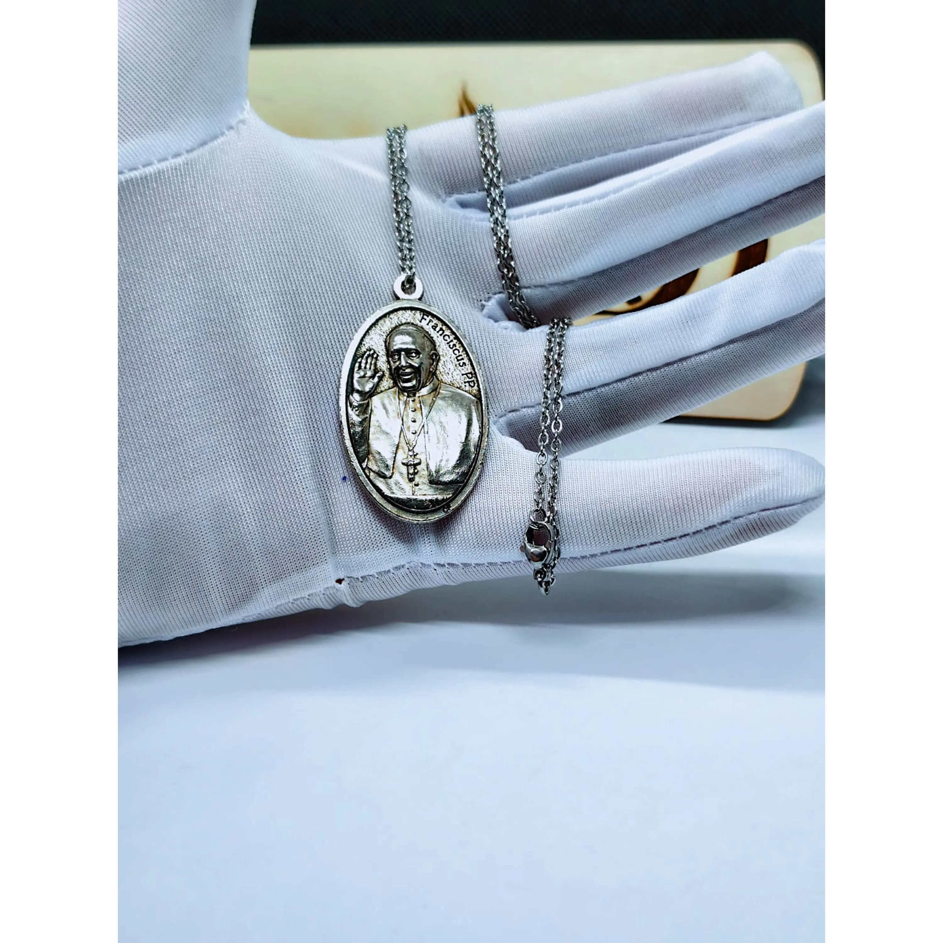 Colar com Medalha Papa Francisco & Vaticano 1