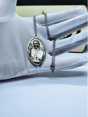 Colar com Medalha Papa Francisco & Vaticano