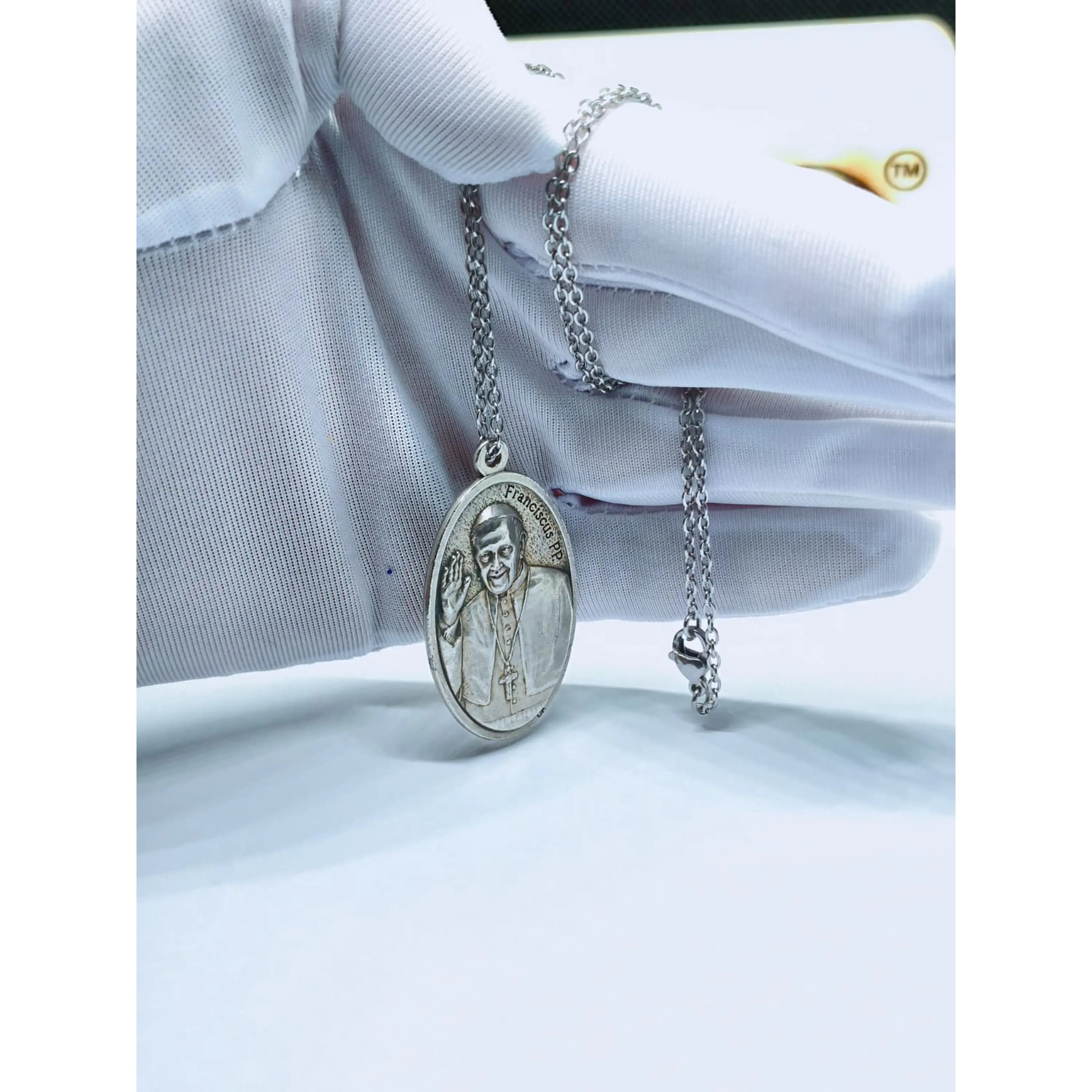 Colar com Medalha Papa Francisco & Vaticano 7
