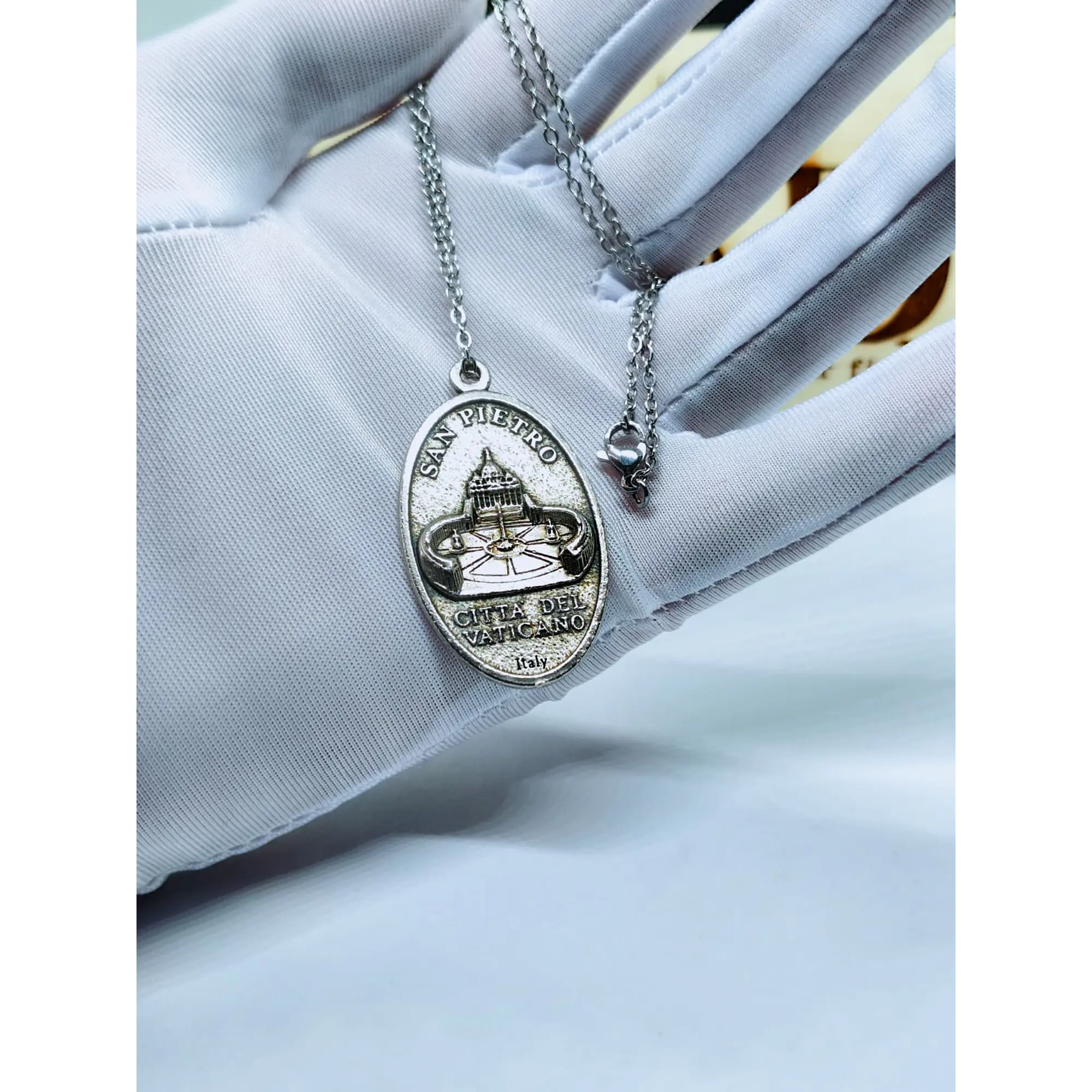 Colar com Medalha Papa Francisco & Vaticano 3