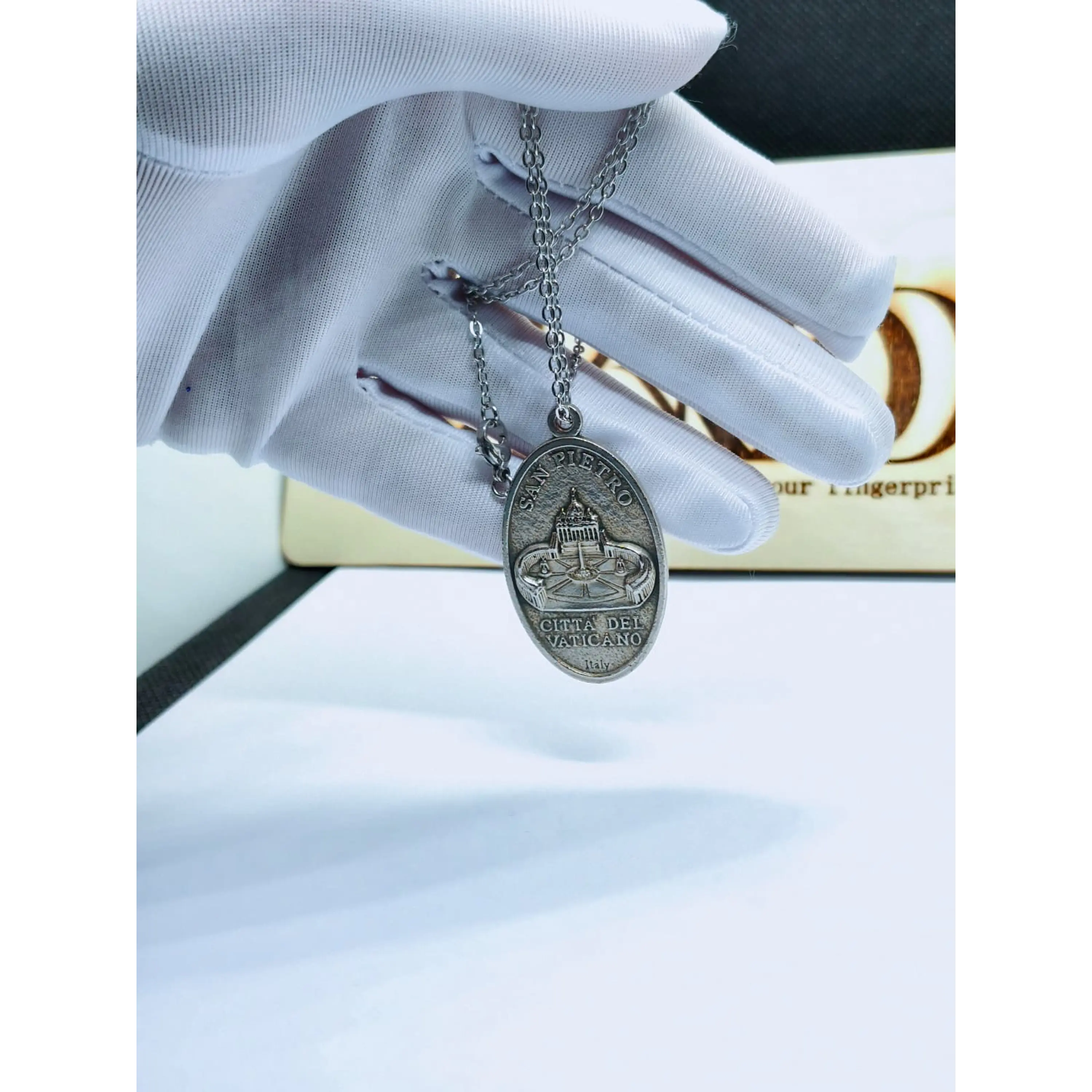 Colar com Medalha Papa Francisco & Vaticano 8