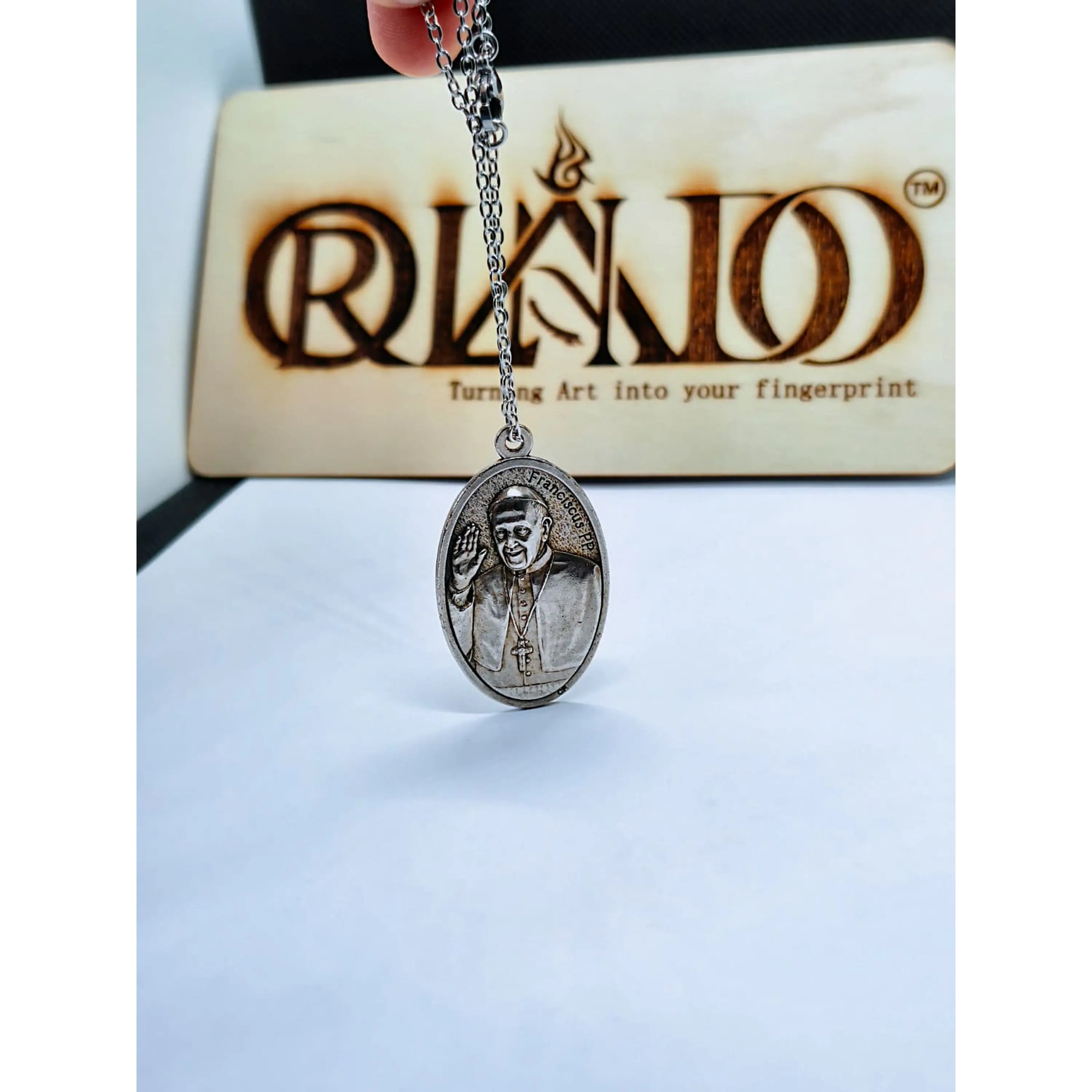 Colar com Medalha Papa Francisco & Vaticano 9