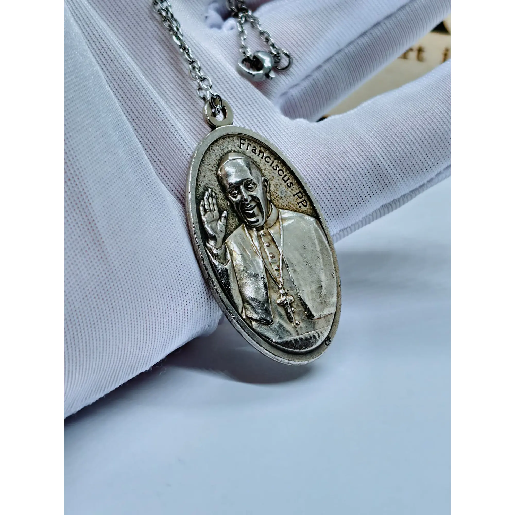 Colar com Medalha Papa Francisco & Vaticano 10