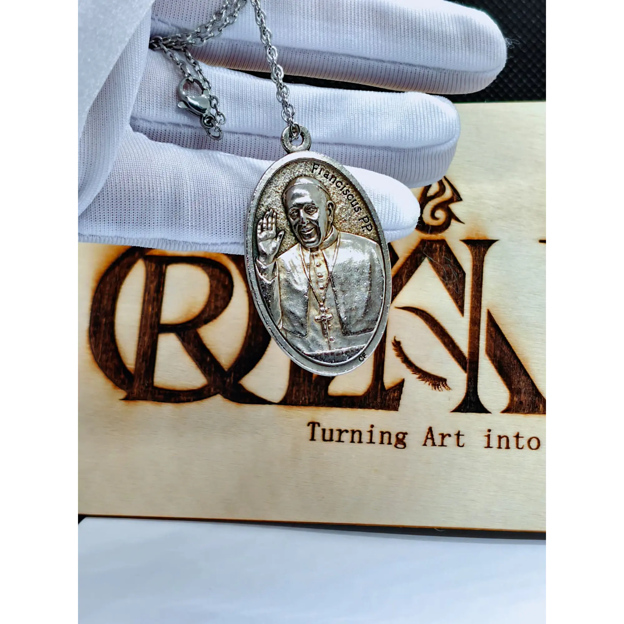 Colar com Medalha Papa Francisco & Vaticano 2