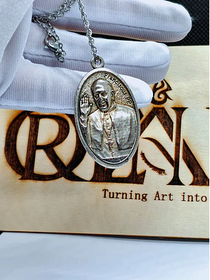 Colar com Medalha Papa Francisco & Vaticano