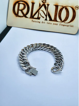 Pulseira Chunky com Fecho de Segurança em aço inoxidável.